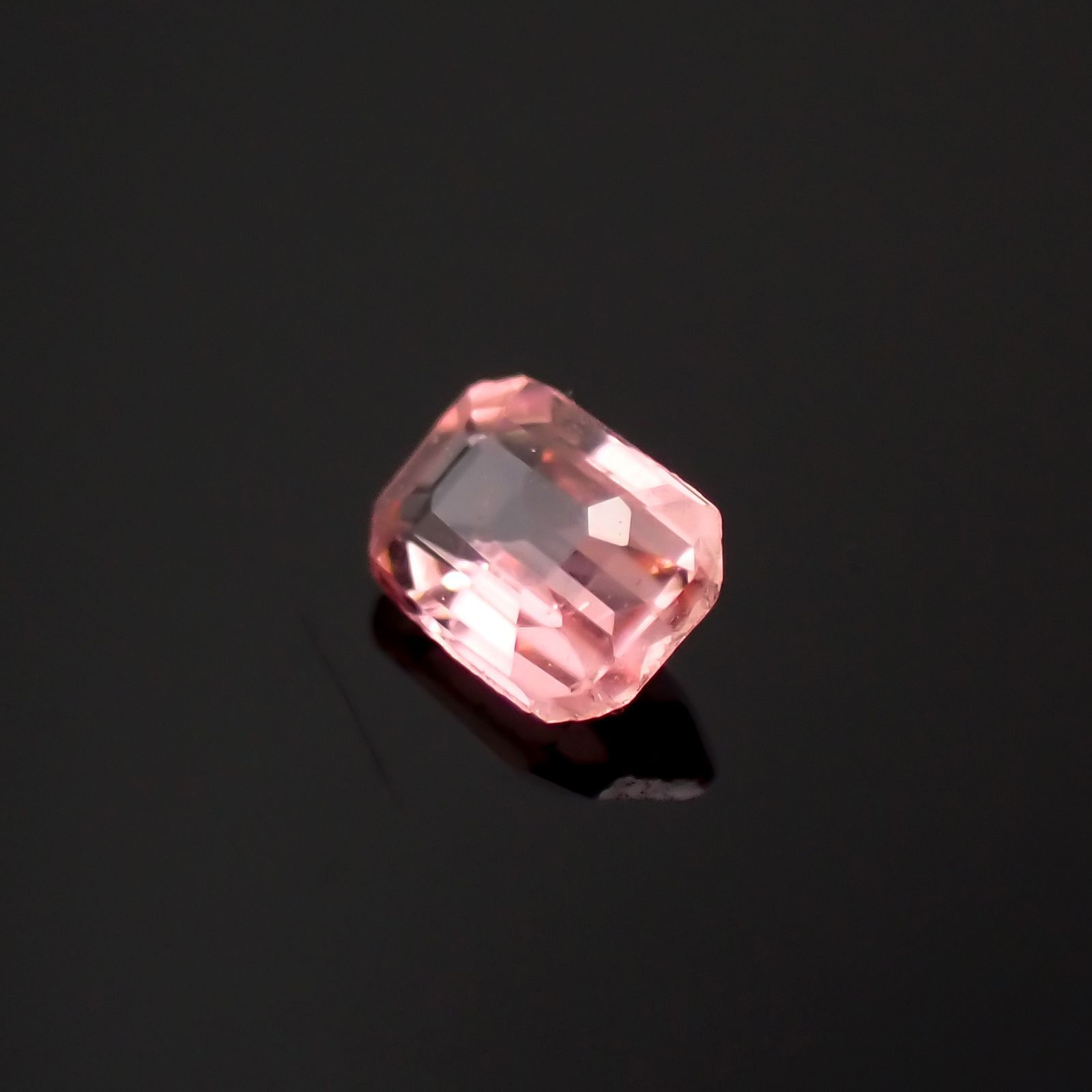 ヴェイリネナイト(宝石名ベイリネナイト)パキスタン産 0.057ct 識別済[221219285]2.6x1.9mm前後