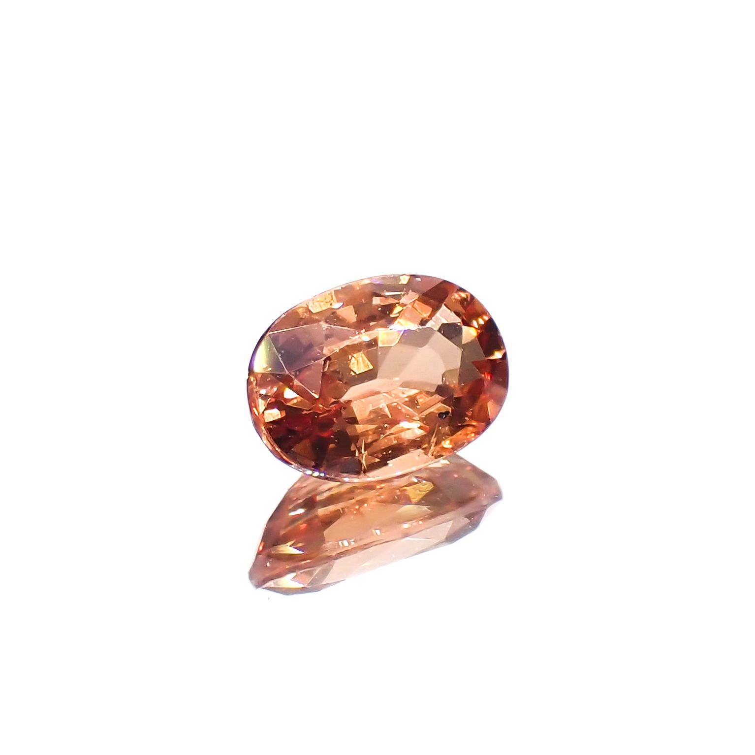 カラーチェンジマラヤガーネット(宝石名ガーネット)タンザニア産 1.04ct 識別済[230421637]7x4.8mm前後