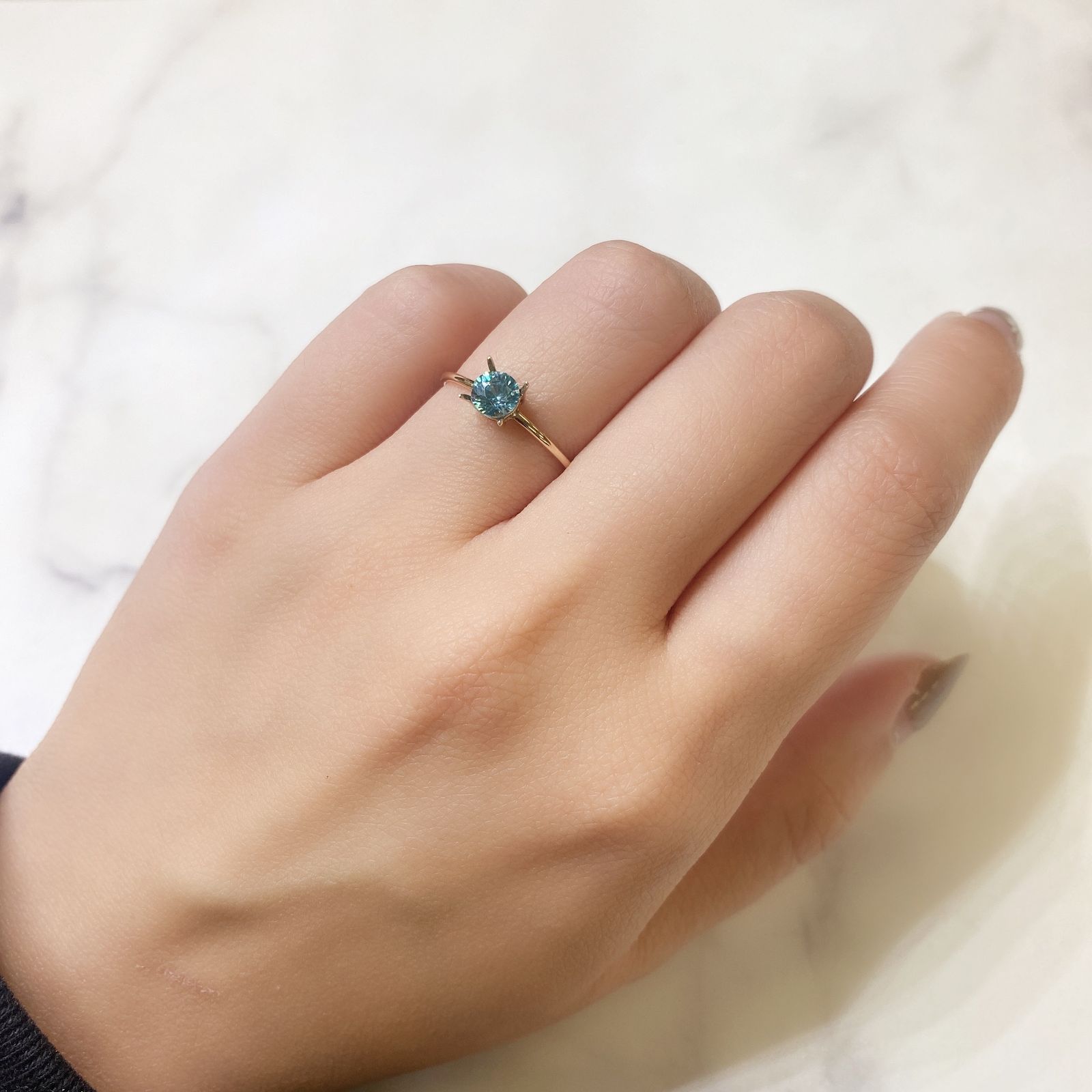 ブルージルコン(宝石名ジルコン) カンボジア産 0.76ct 識別済[211013449]4.9×4.9mm前後
