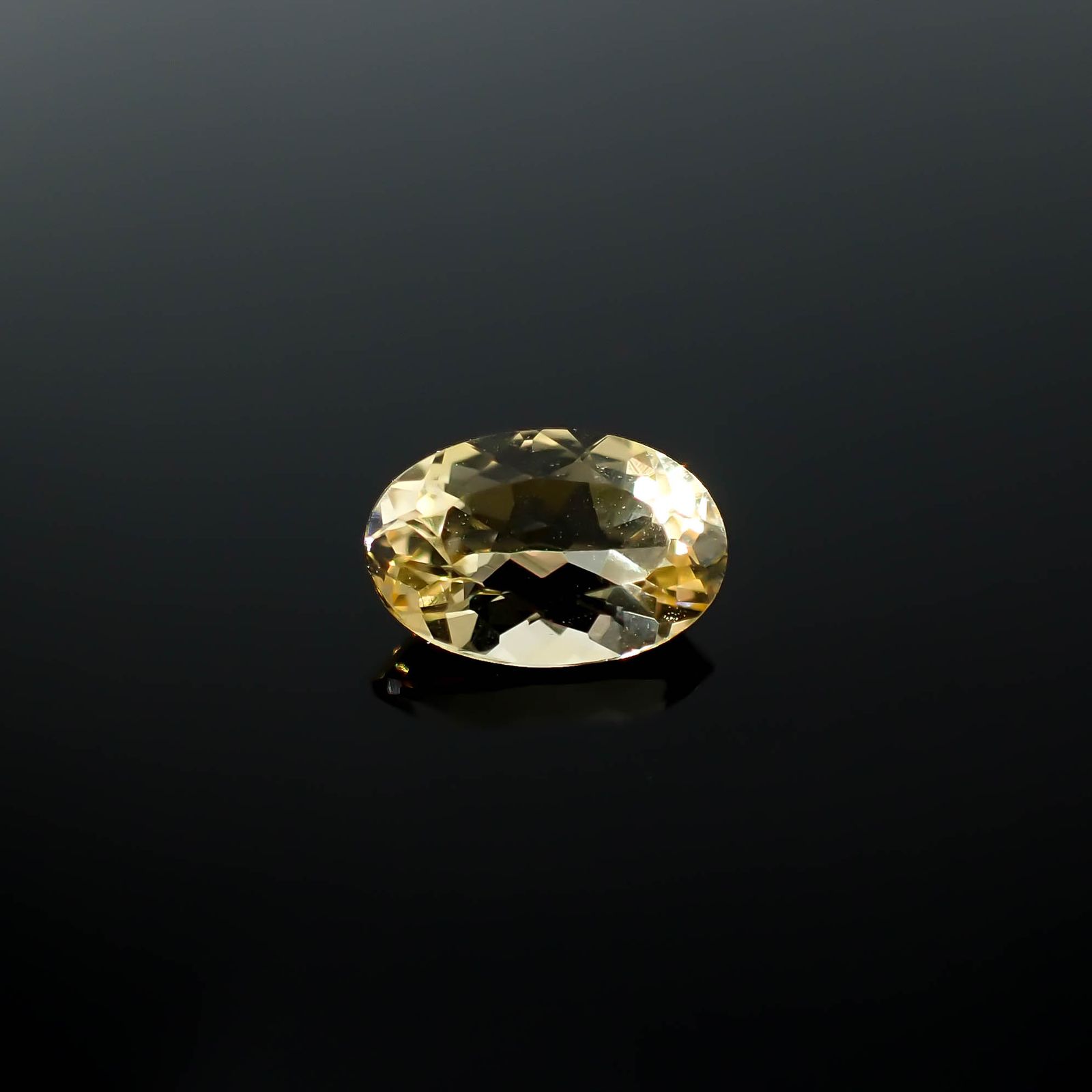 インペリアルトパーズ(宝石名トパーズ)ブラジル産 1.02ct / 7.8x5.1mm前後 [250630492]