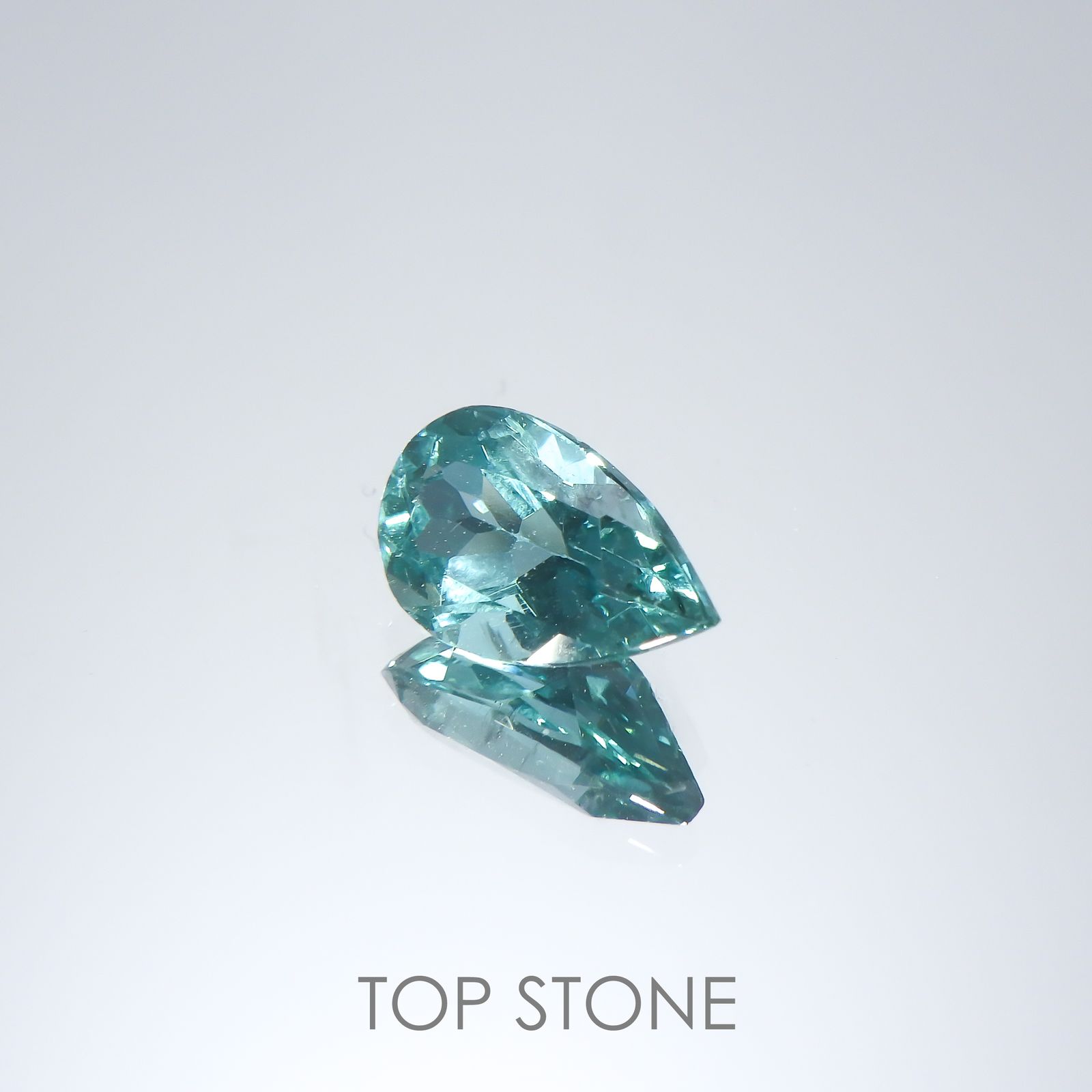 ブルーグリーンアパタイト(宝石名アパタイト)マダガスカル産 0.68ct 識別済[220515941]7.1x4.4mm前後