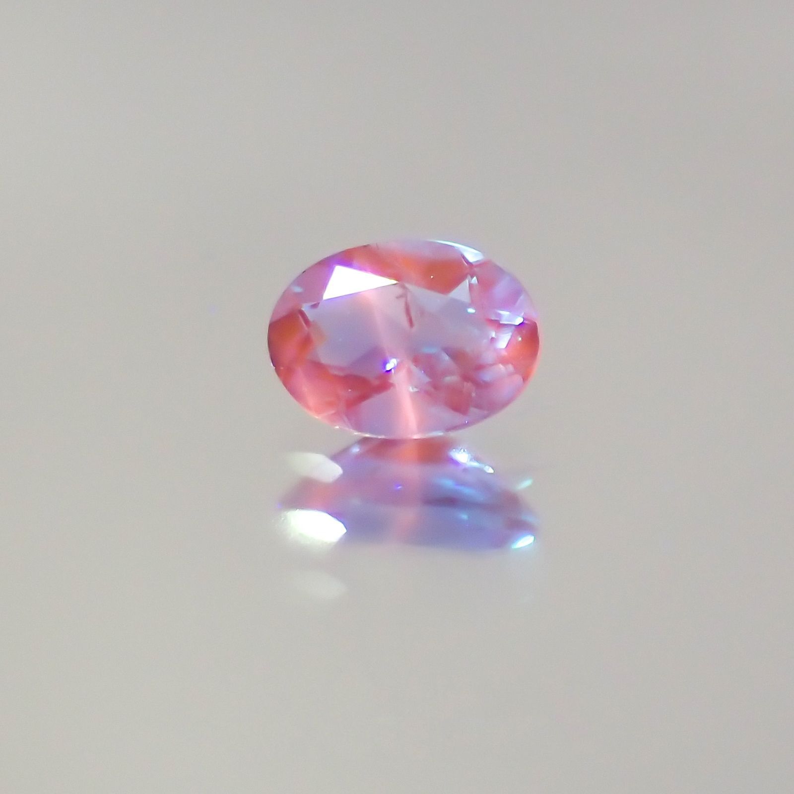 アウイナイト フルオレッセンス(宝石名アウイナイト) ドイツ産 0.103ct ソ付(日独)[21049769]3.7×2.8mm前後