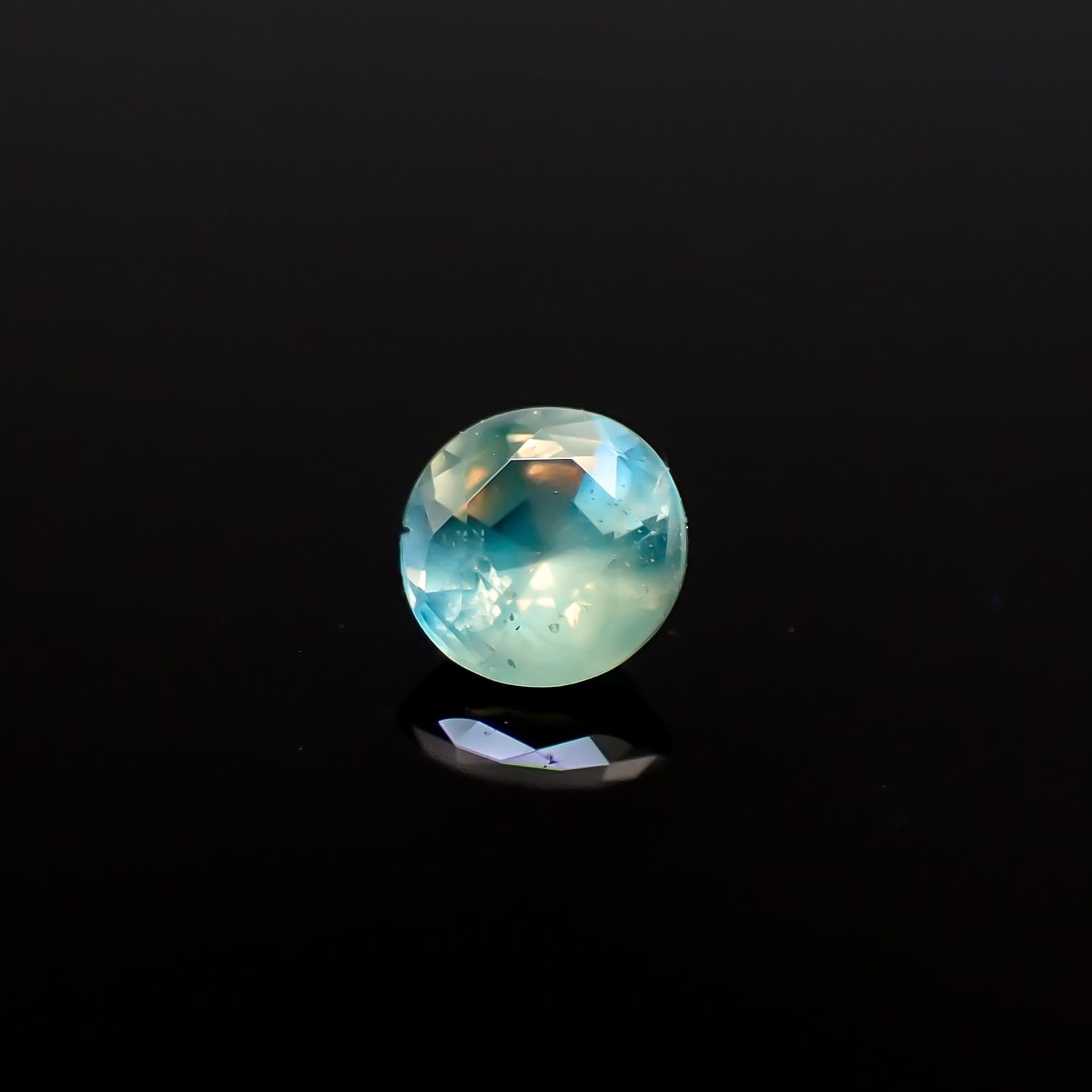 シルキーアレキサンドライト ブラジル・ミナスジェライス州ヘマチタ鉱山産 0.12ct [250129764]3x2.9mm前後