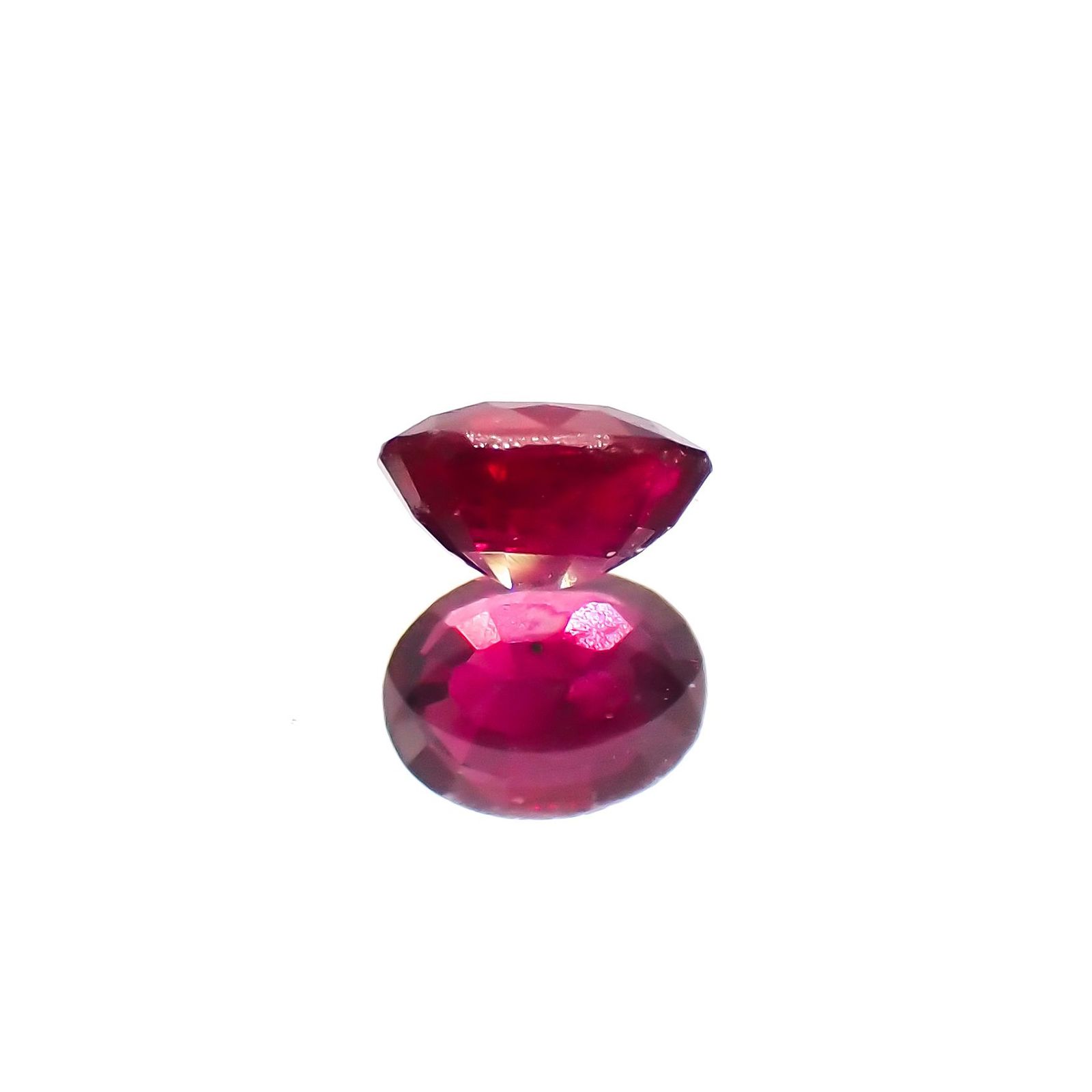 ルビー 非加熱 マダガスカル産 0.23ct / 3.9x3mm前後 [230622341]