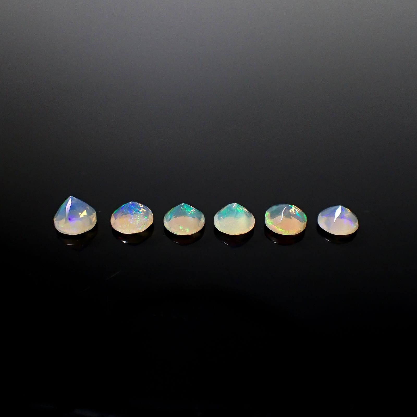 <ランダムセレクト1個販売>エチオピアオパール エチオピア産 約0.25ct [250129744-PAC]5x5mm前後