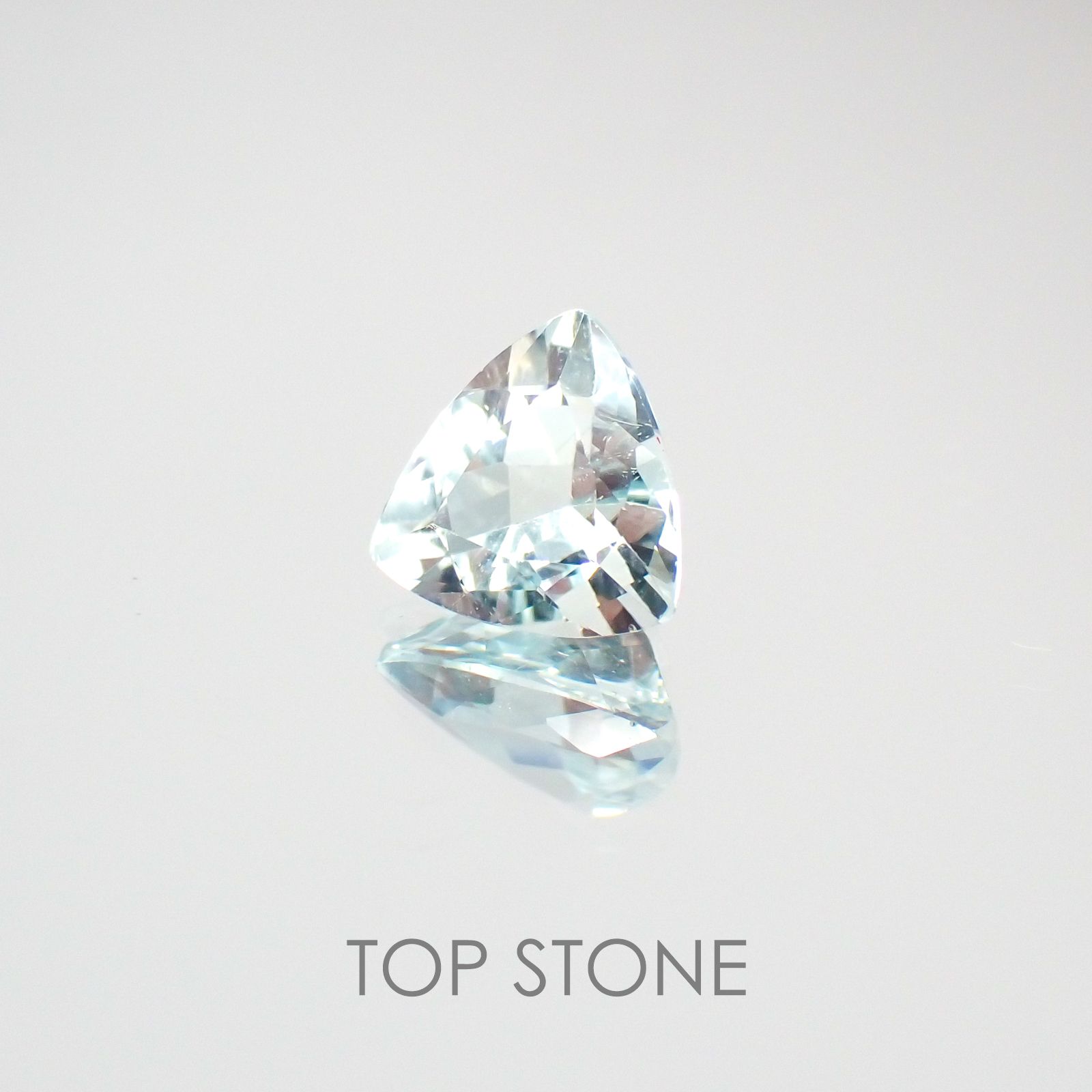 アンブリゴナイト/モンテブラサイト マダガスカル産 ルース 0.9ct[21018018]6.5×6.5mm前後