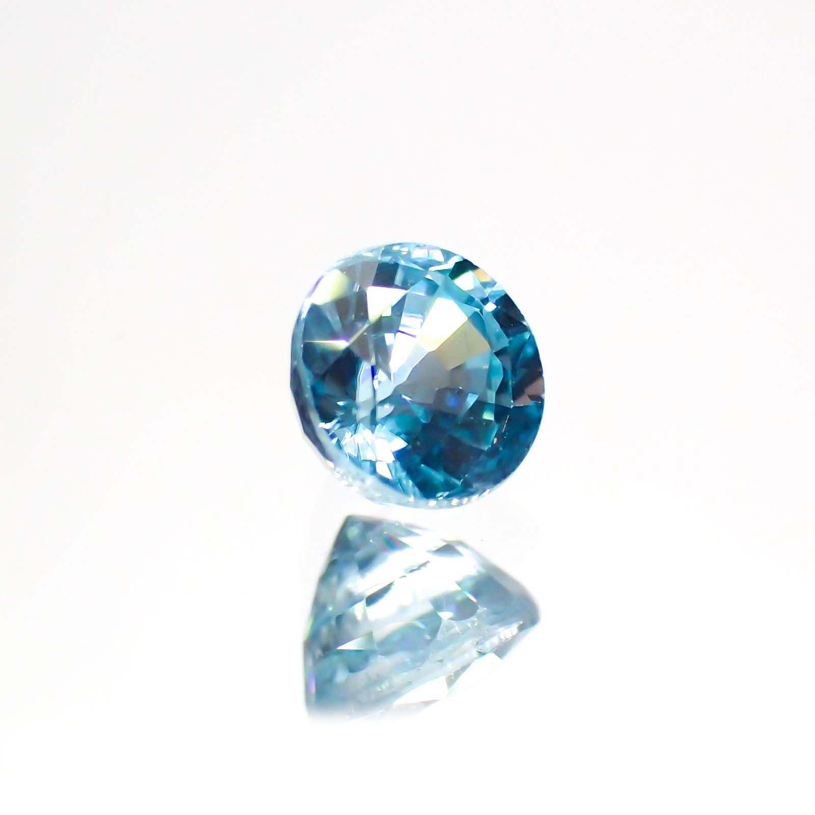 ブルージルコン(宝石名ジルコン)カンボジア産 0.72ct 識別済[220113987]4.5x4.4mm前後
