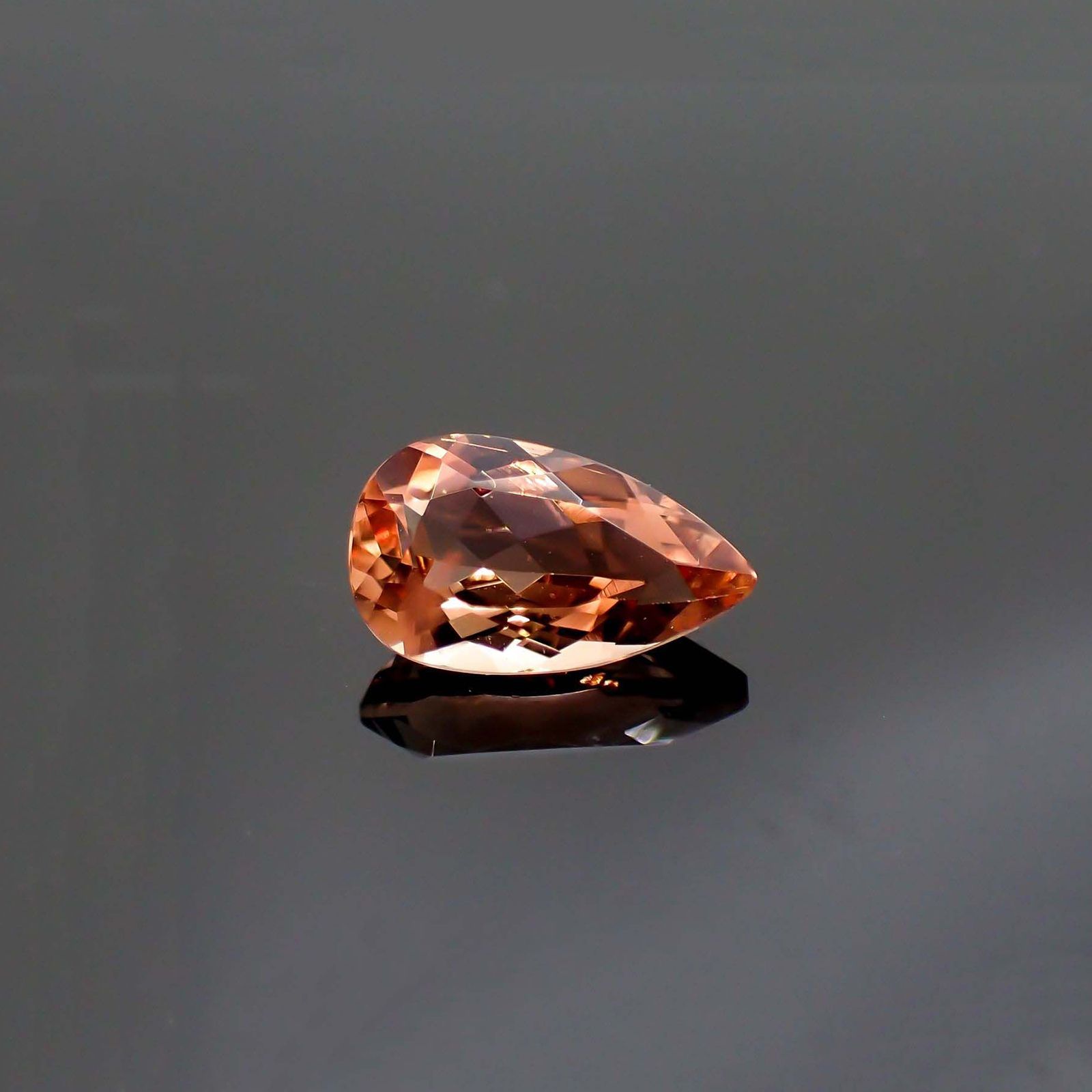 オレゴンサンストーン(宝石名ラブラドライト)アメリカ・オレゴン州産 識別済 1.54ct / 10.5x6.2mm前後 [230722701]