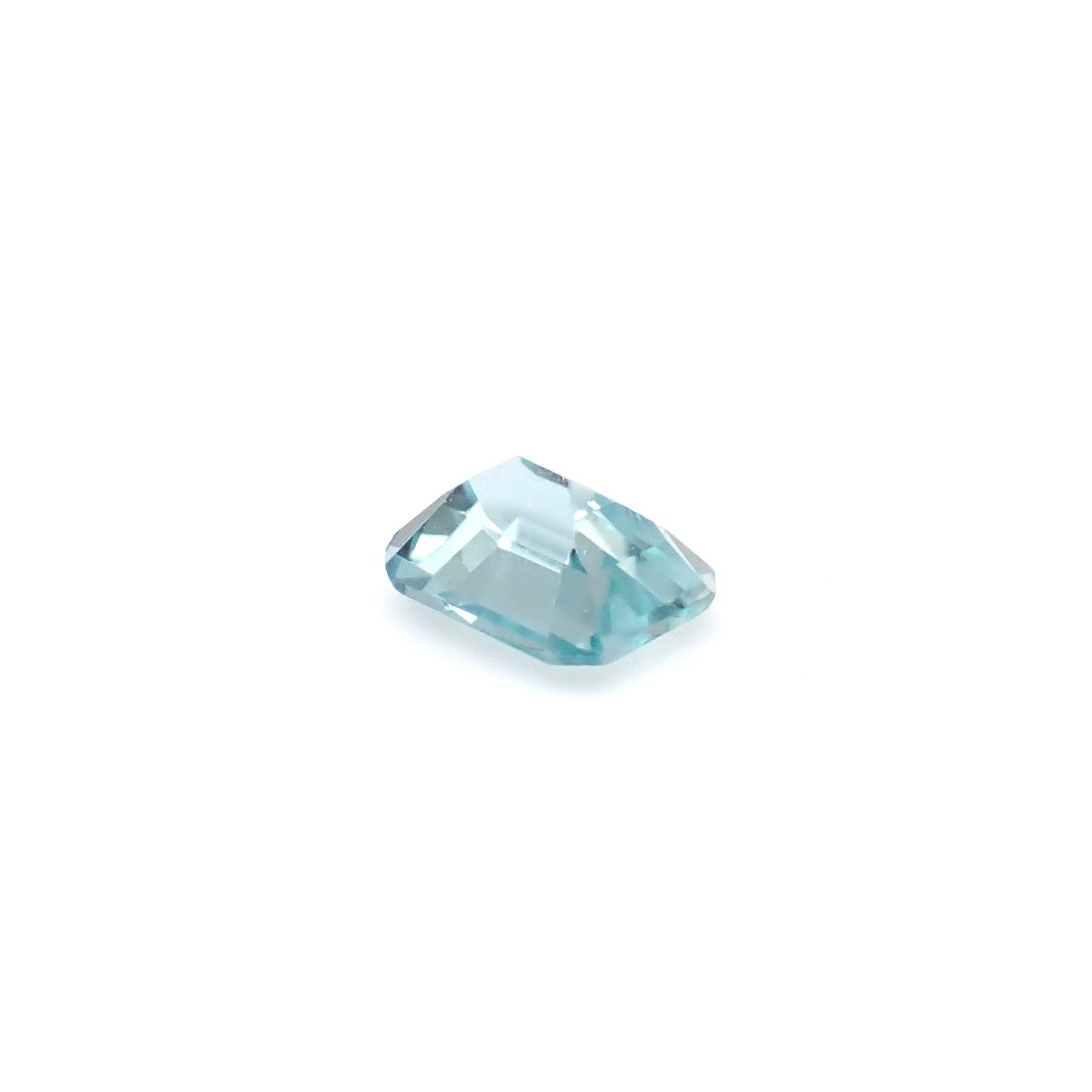グランディディエライト(宝石名グランディディエライト) マダガスカル産 識別済 0.24ct / 4.2x3.3mm前後 [26019847]