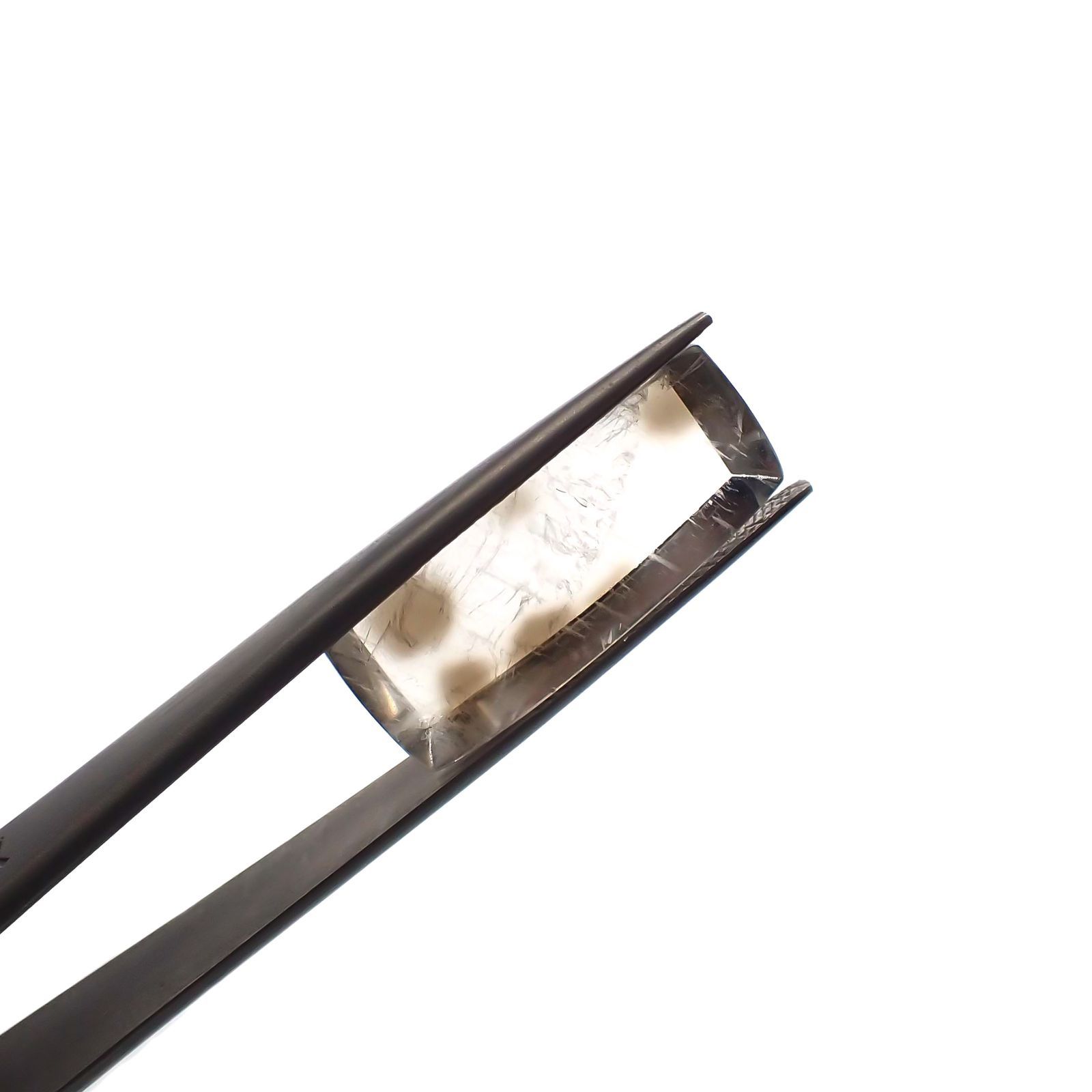 ダルメシアンクォーツ(宝石名ラジエーション・ダメージ・クォーツ) ブラジル産 識別済 14.05ct / 25x10.8mm前後 [210812887]