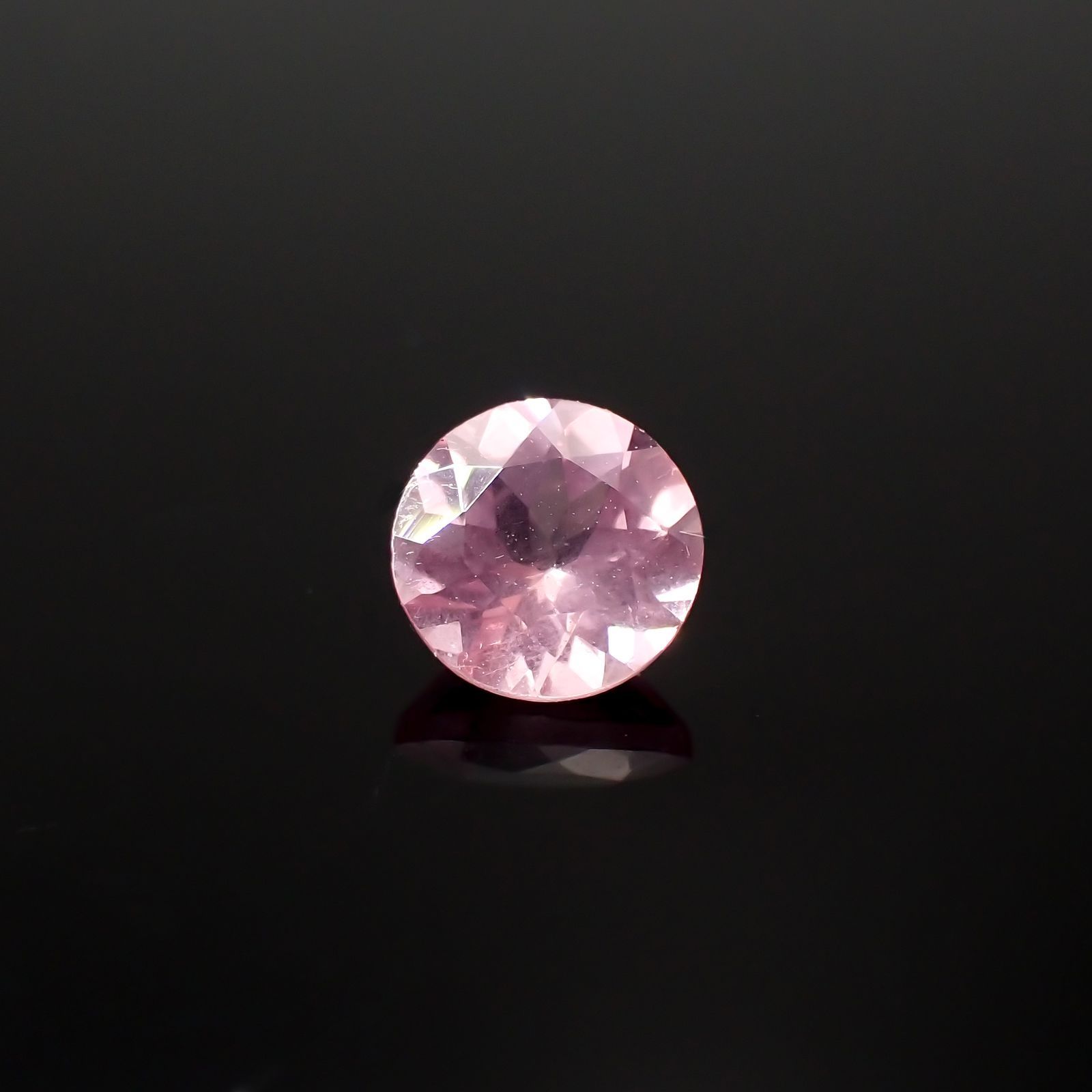 シルキーピンクスピネル タンザニア産 0.51ct / 5x5mm前後 [260524953]