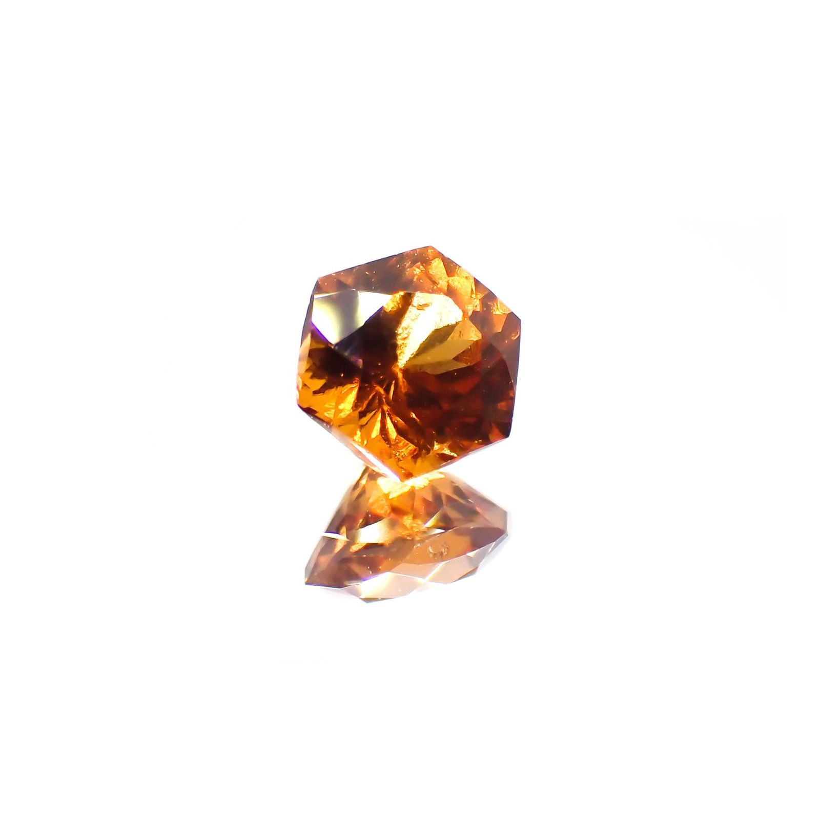 ◇ヘキサゴンカット◇ヘソナイトガーネット(宝石名ガーネット) スリランカ産 0.72ct 識別済[210912691]5×4.9mm前後