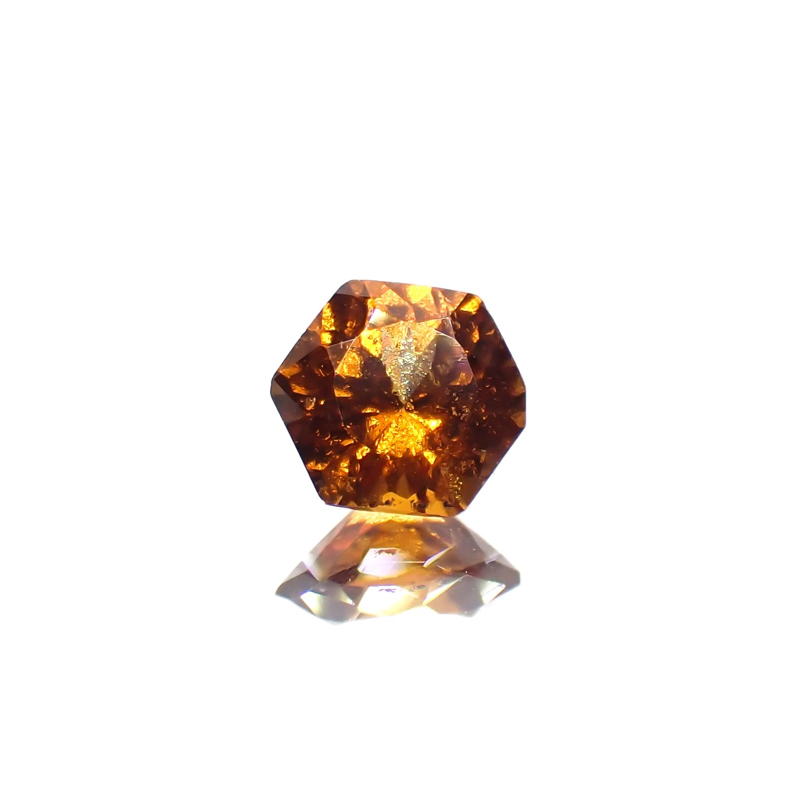 ◇ヘキサゴンカット◇ヘソナイトガーネット(宝石名ガーネット)スリランカ産 0.63ct 識別済[230421610]5x4.9mm前後