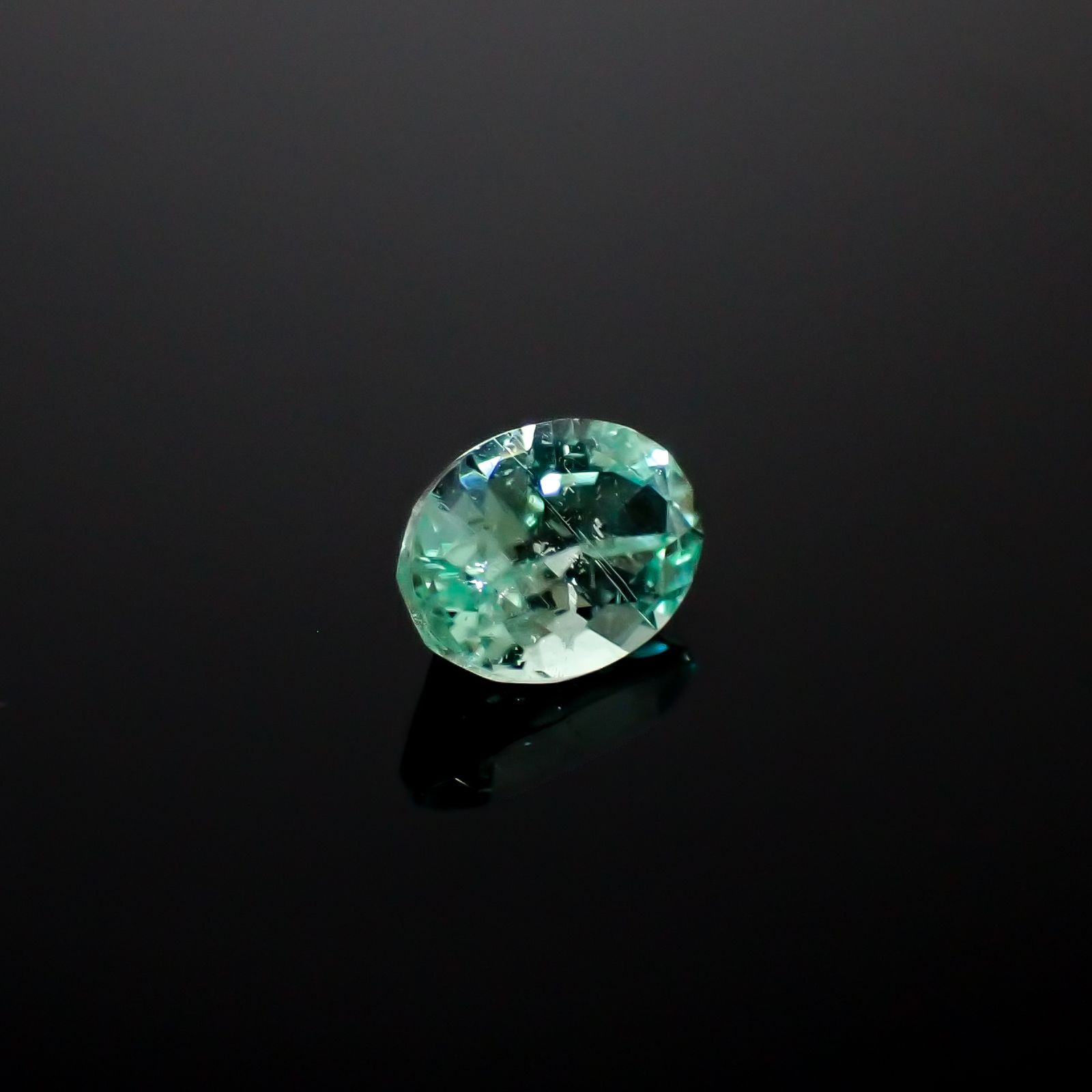 パライバトルマリン(宝石名トルマリン/別名パライバ・トルマリン)モザンビーク産 0.894ct ソ付(宝貴協)[241229546]6.95x5.07mm前後