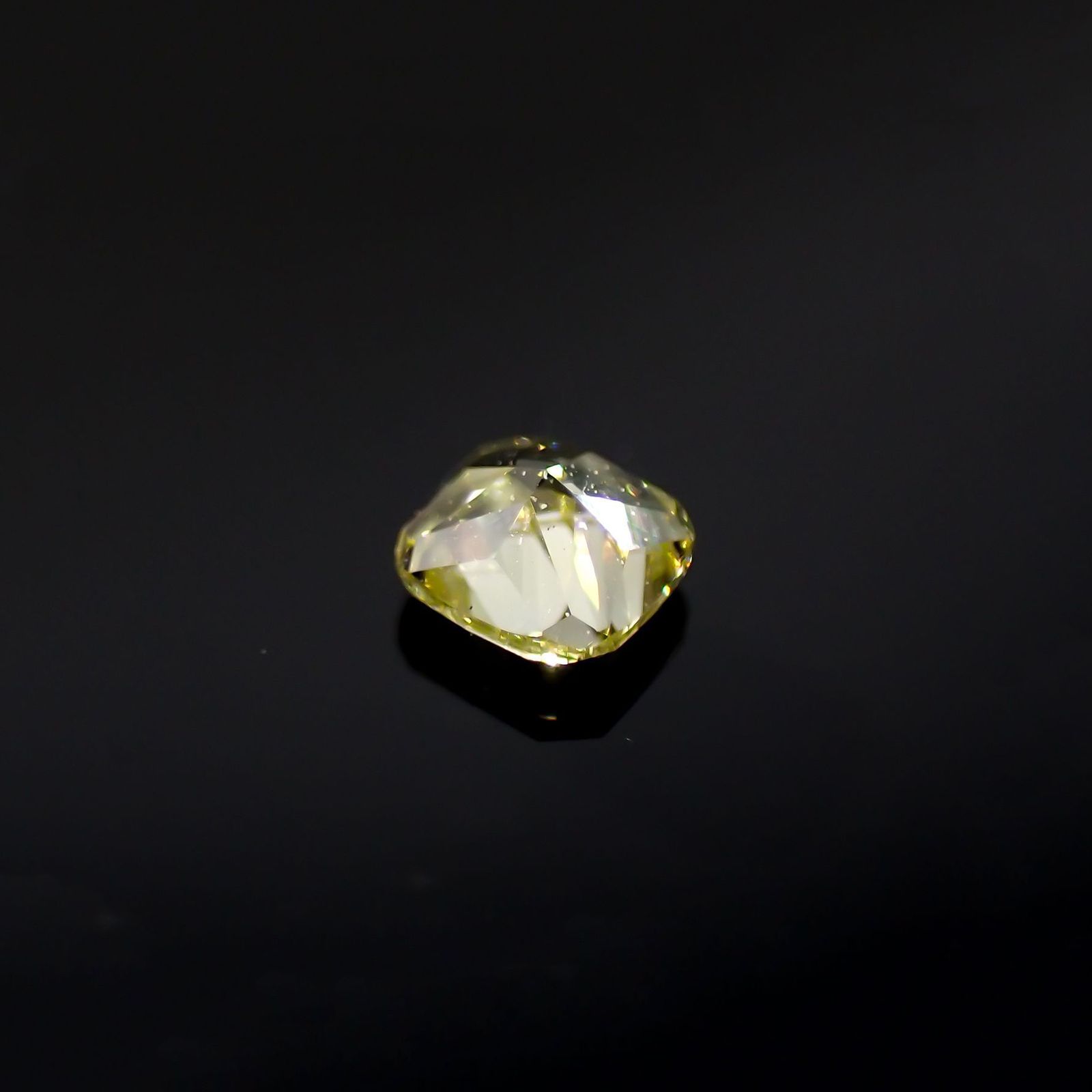 イエローダイヤモンド SI-VS(宝石名ダイアモンド) 0.082ct 識別済[220616390]2.4x2.3mm前後