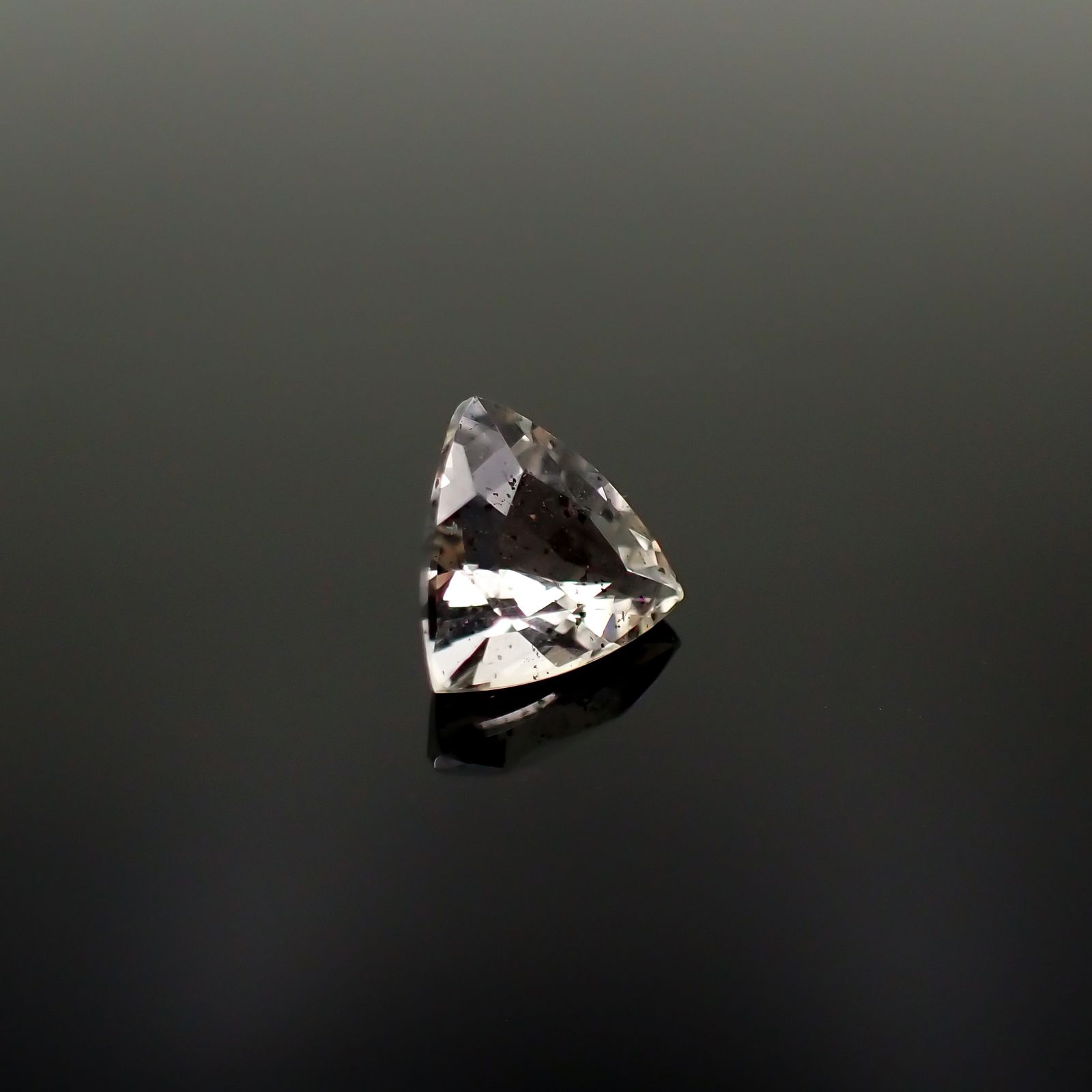 ティンカーベルクォーツ ブラジル産 0.81ct[240125449]6.5x6.5mm前後