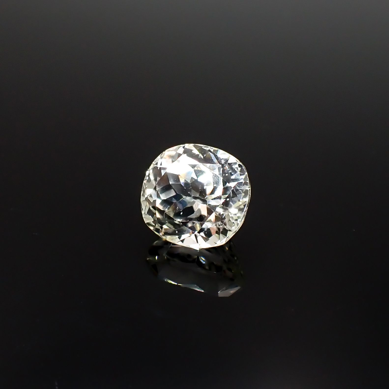 イエロースポジュミン(宝石名スポジュミン)アフガニスタン産 4.04ct 識別済[231225007]9.2x8.5mm前後