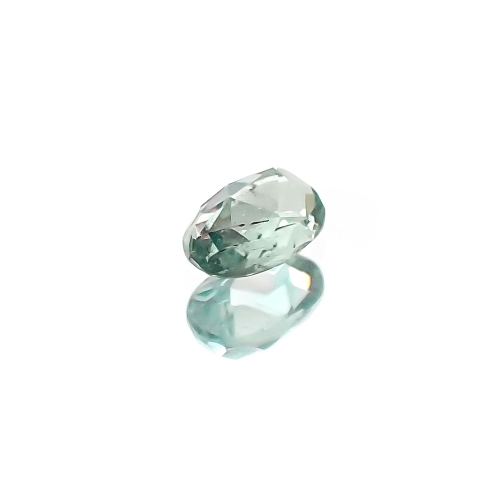 アレキサンドライト(宝石名アレキサンドライト)ブラジル・ミナスジェライス州ヘマチタ鉱山産 識別済 0.14ct / 3.5x2.4mm前後 [231023948]