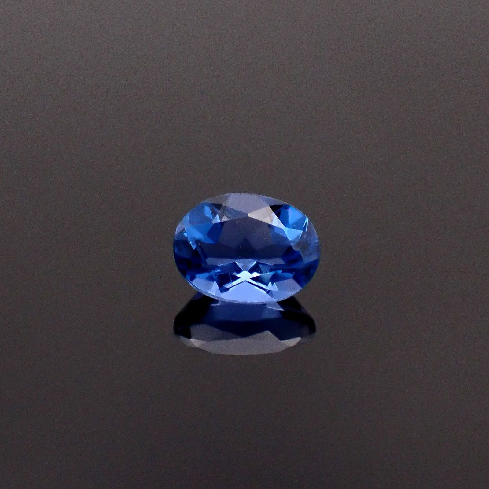 カラーチェンジフローライト ブラジル産 1.52ct / 8.1x6.1mm前後 [250530451]