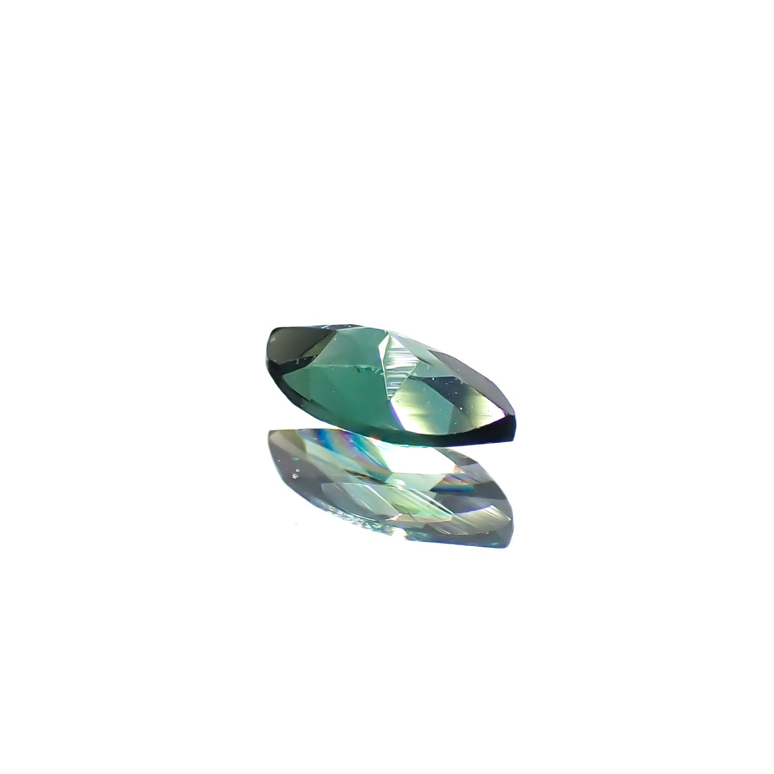ベキリーブルーガーネット（カラーチェンジガーネット アレキタイプ） マダガスカル・ベキリー産 0.15ct[240628281]4.9x2.5mm前後