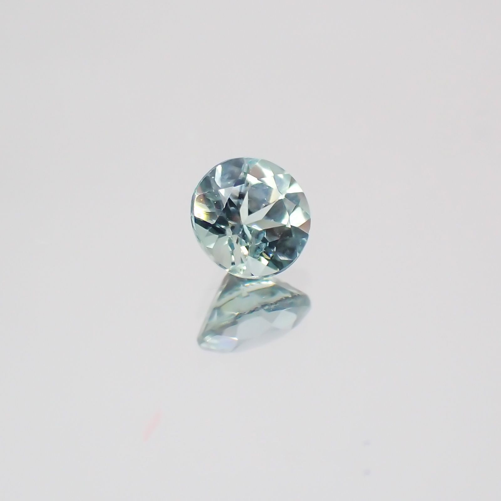 モンタナサファイア アメリカ産 ルース 0.33ct[21029904]3.8×3.8mm前後