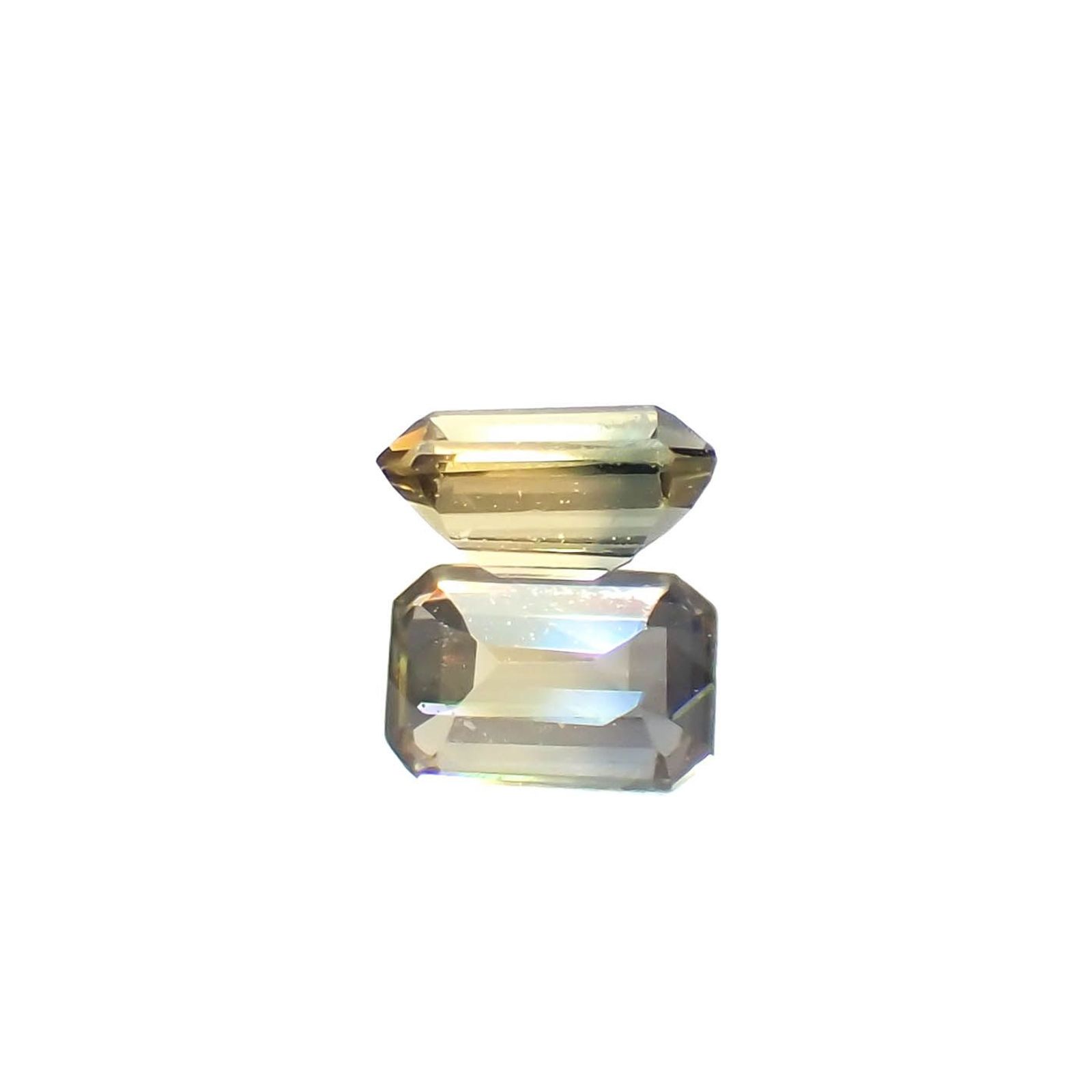 バイカラーサファイア マダガスカル/タンザニア産 0.19ct / 3.7x2.5mm前後 [230321020]