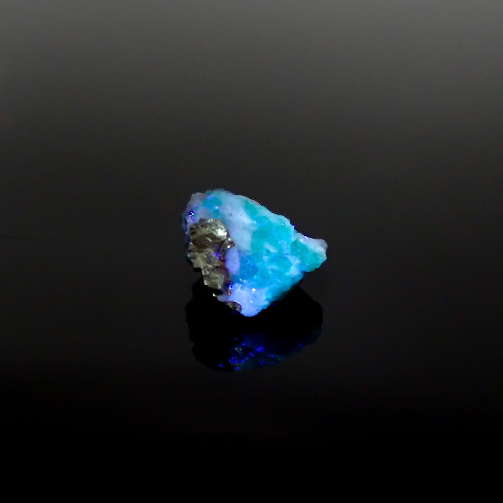 エメラルド 原石 コロンビア産 7.90ct[240427245]15x11.7mm前後