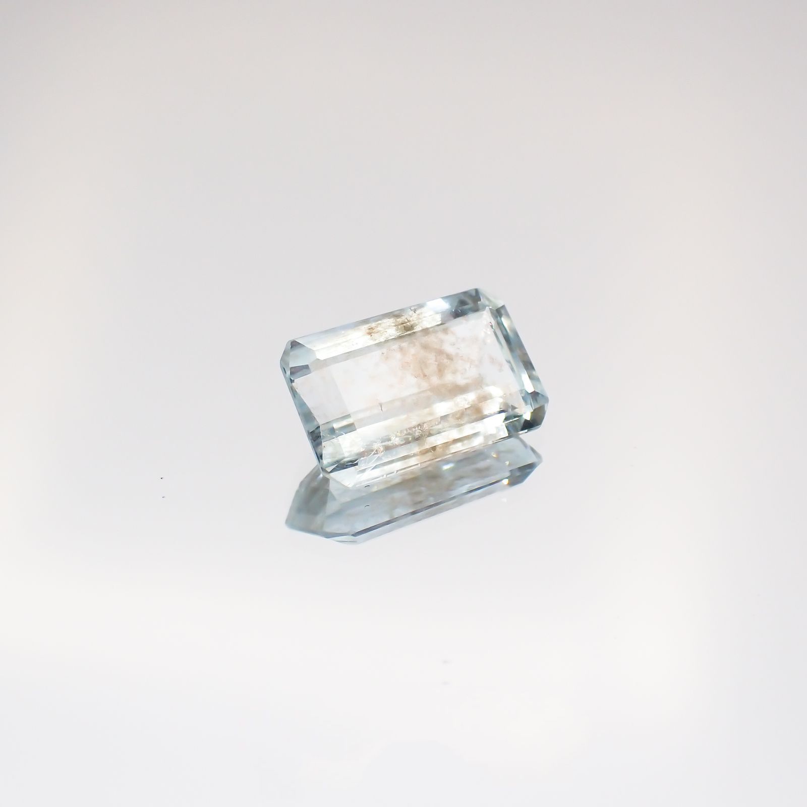 アベンチュリンアクアマリン(宝石名アクアマリン) ナイジェリア産 2.52ct 識別済[210712972]11.1×7.1mm前後