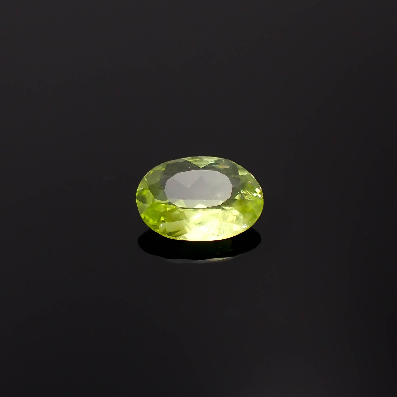 グリーンエンスタタイト(宝石名グリーン・エンスタタイト)カメルーン産 0.66ct 識別済[240125622]6.9x5.1mm前後