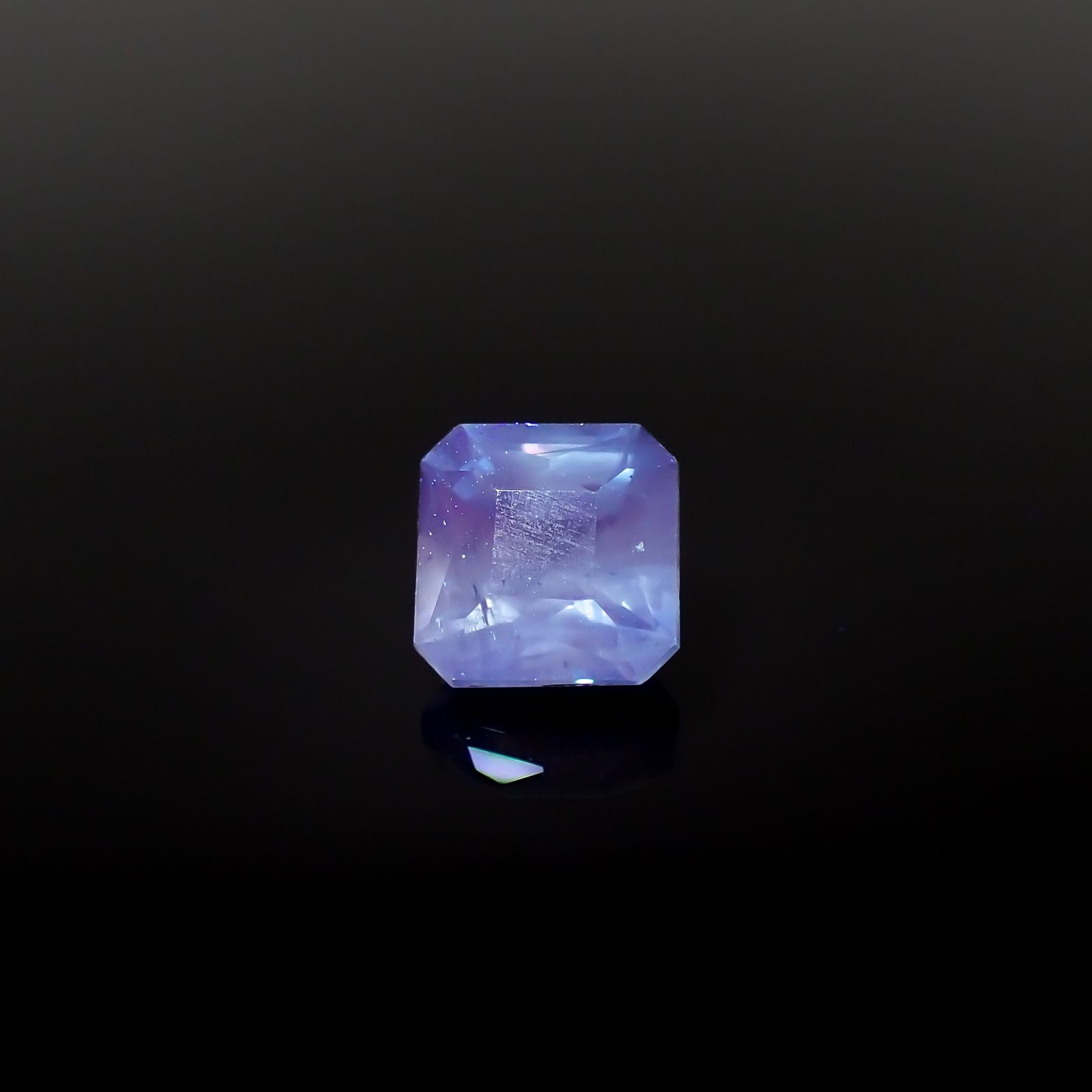 アパタイト フルオレッセンス ジンバブエ産 2.46ct[240527577]7.3x7.2mm前後