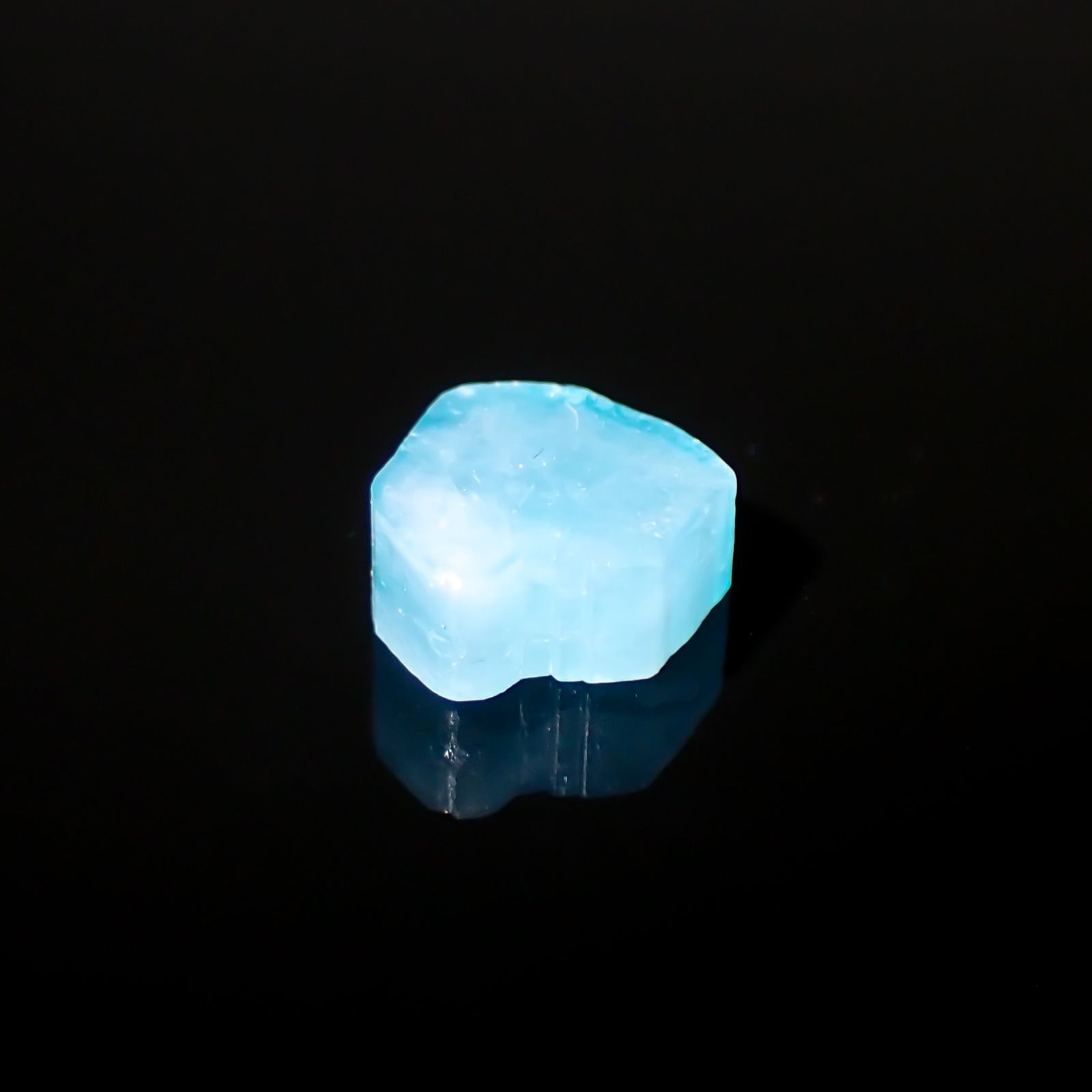 パライバトルマリン 原石スライス ブラジル・パライバ州バターリャ鉱山産 1.55ct[220616496]6.8x7.1mm前後