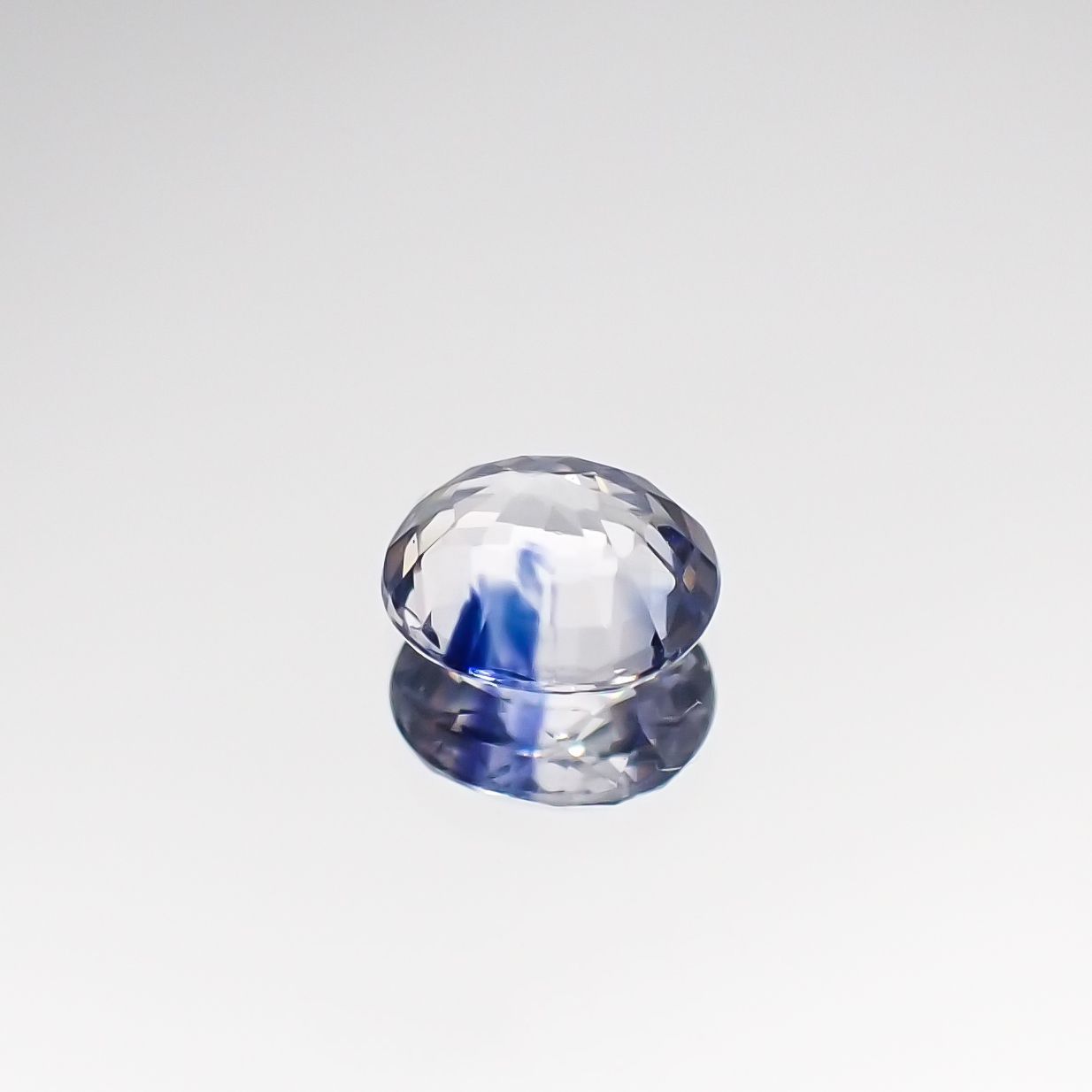 アイスブルーサファイア スリランカ・マダガスカル産 ルース 0.31ct[210711176]4.2×3.7mm前後
