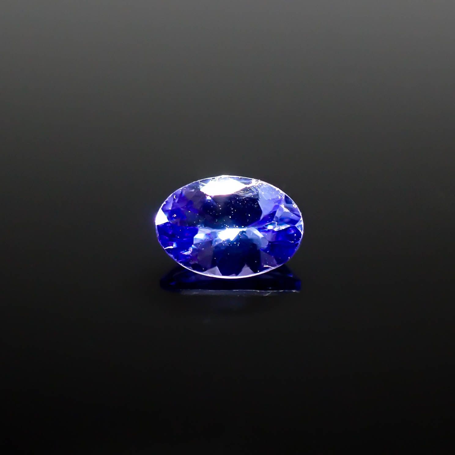 タンザナイト(宝石名タンザナイト)タンザニア産 0.46ct 識別済[240627890]6x4.1mm前後