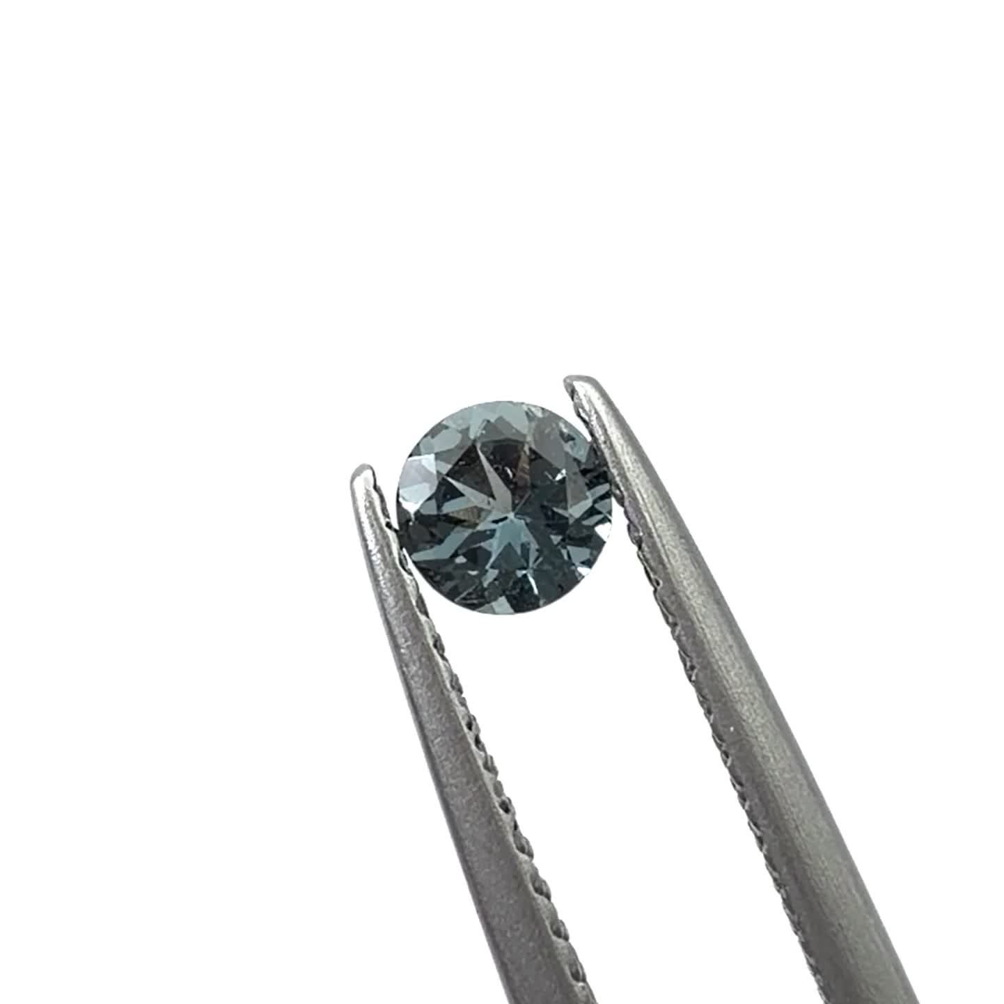 ブルーイッシュグレースピネル タンザニア産 0.26ct / 4x4mm前後