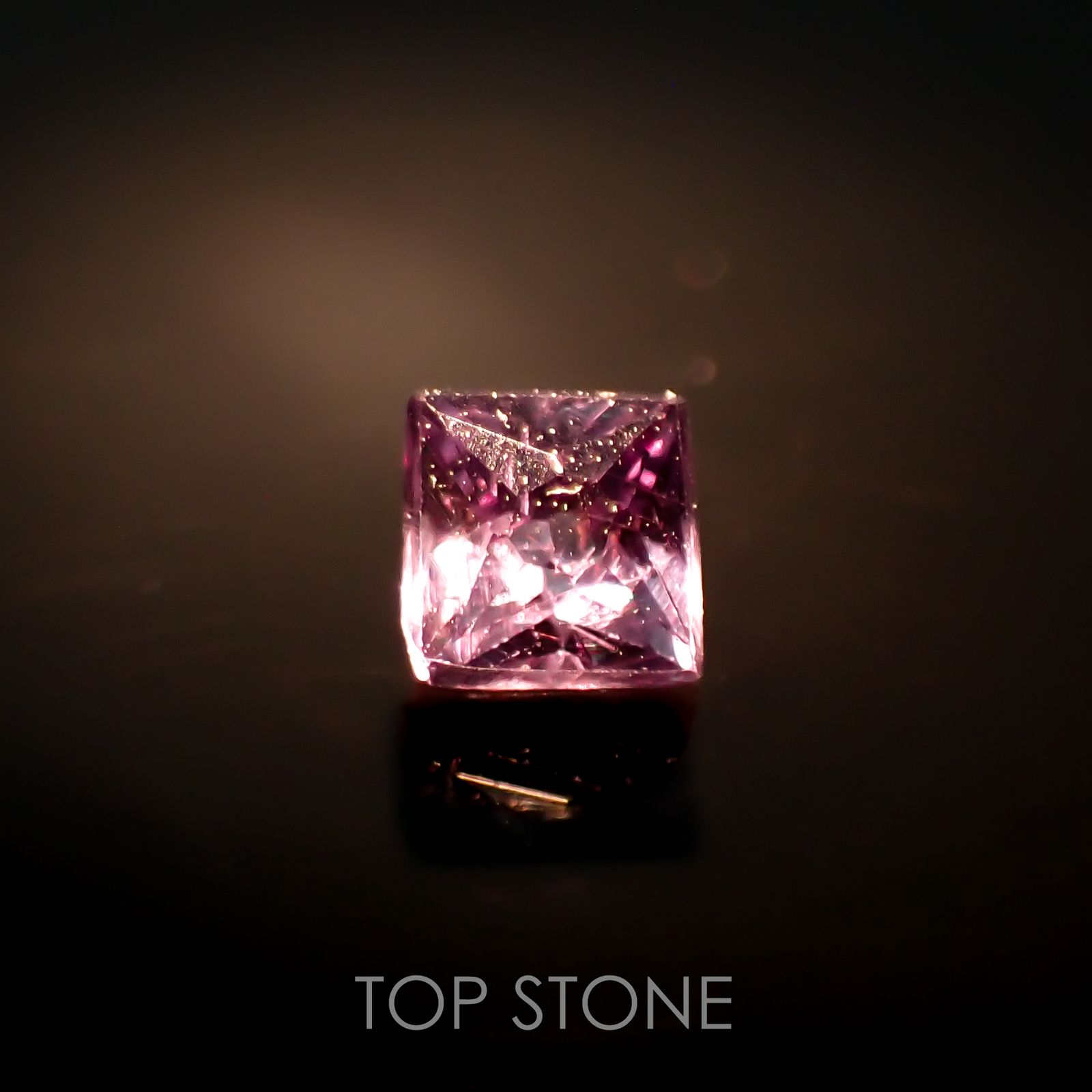 ◇プリンセスカット◇カラーチェンジガーネット アレキタイプ マダガスカル・ベキリー産 0.10ct[230119890]2.3x2.3mm前後