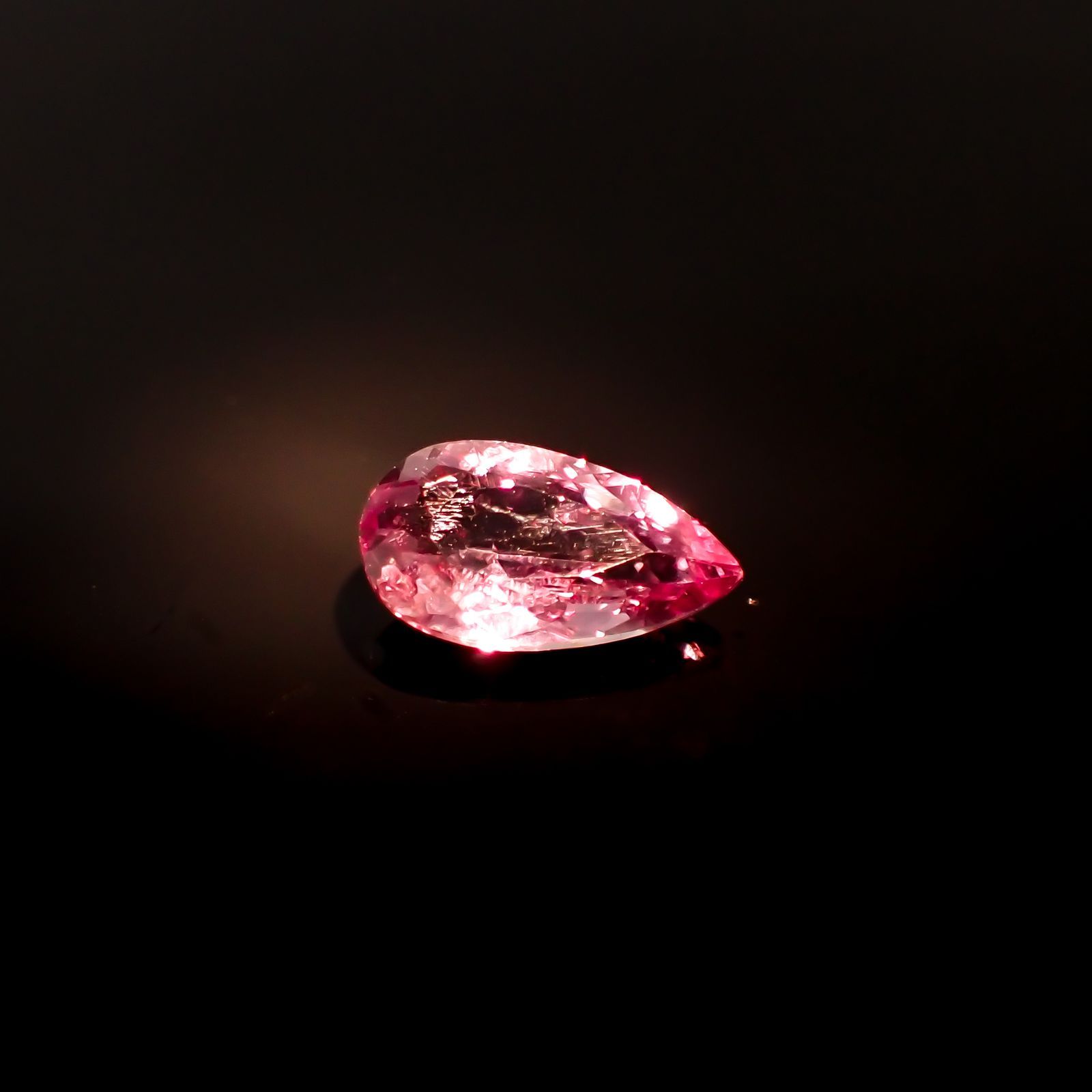 カラーシフト ピンクダイアスポア(宝石名ダイアスポア)アフガニスタン産 1.883ct ソ付(日独)[231124287]11.3x6.3mm前後
