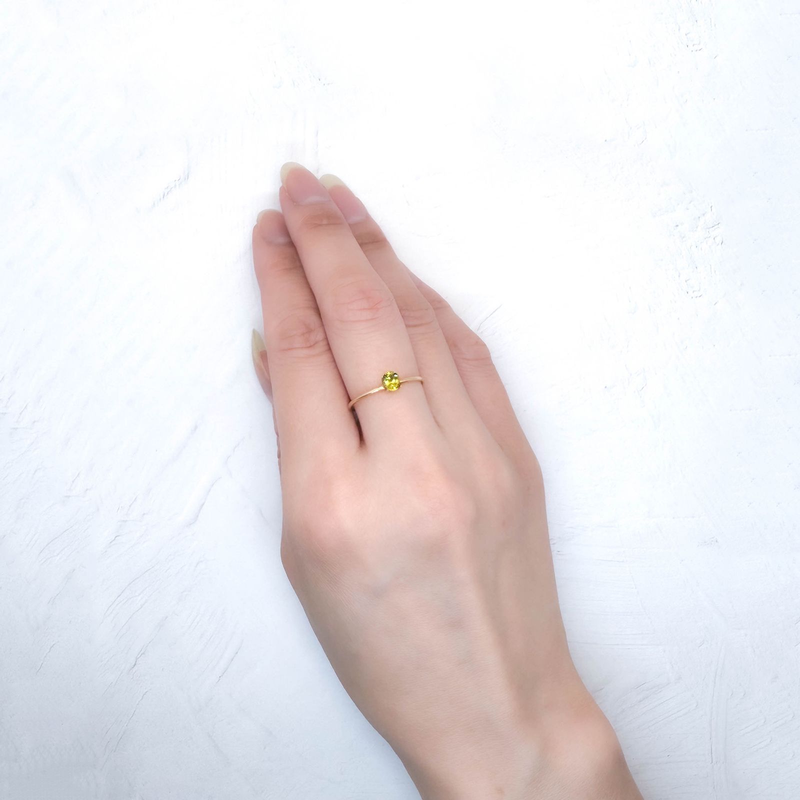 イエローサファイア スリランカ/マダガスカル産 0.34ct / 4.5x3.6mm前後 [250931136]