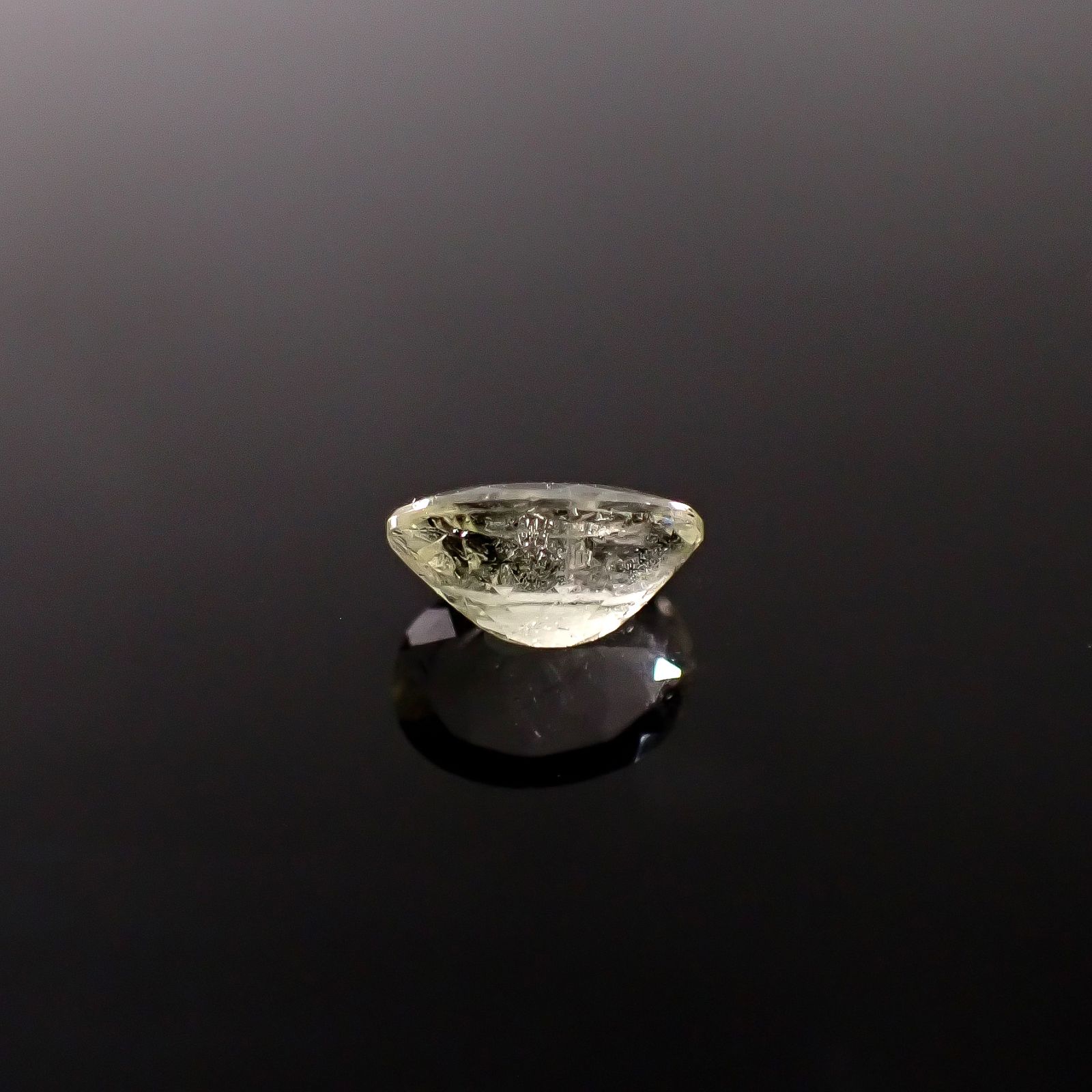 ブラジリアナイト(宝石名ブラジリアナイト)ブラジル産 識別済 0.78ct / 7x5.2mm前後 [260131490]