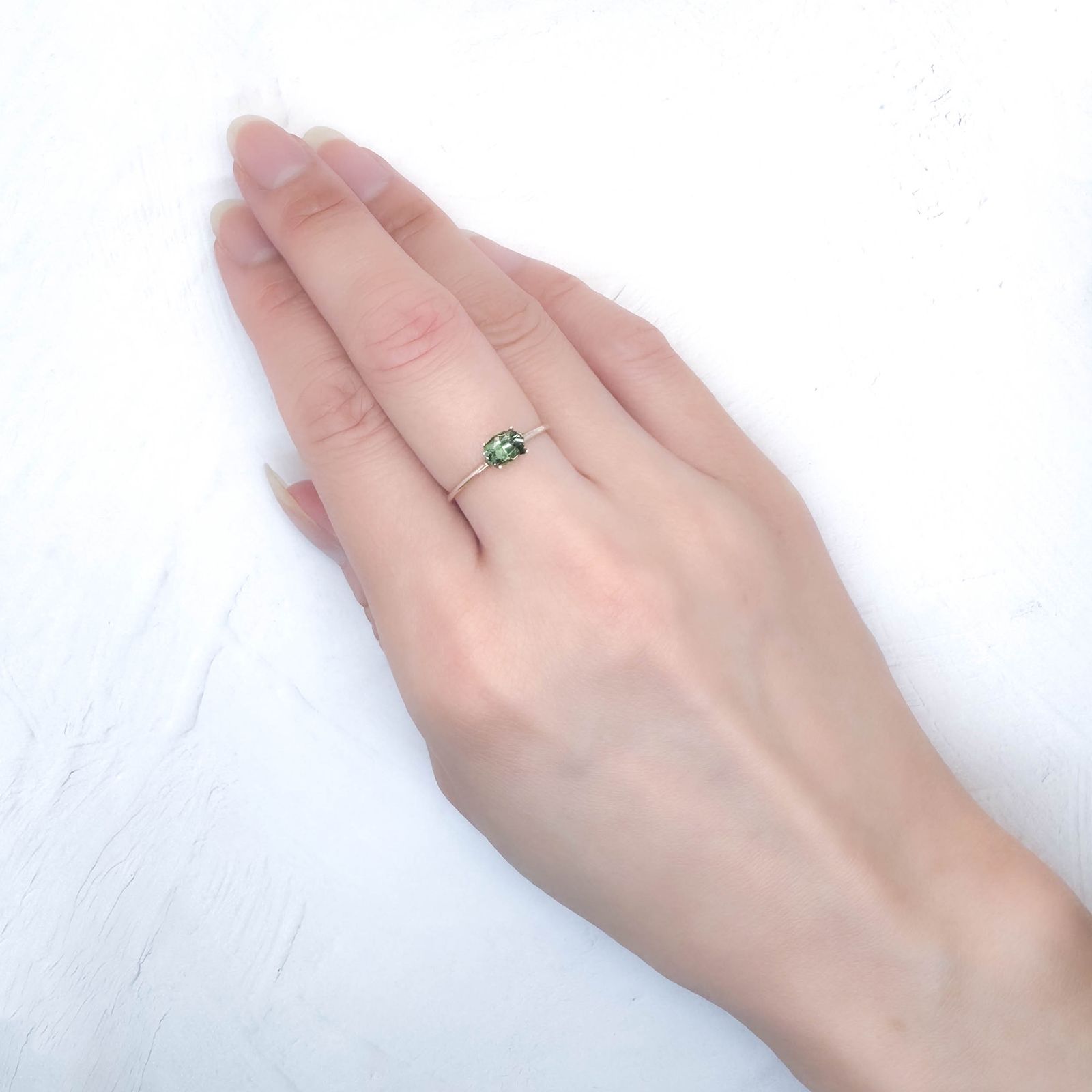 アレキサンドライト(宝石名アレキサンドライト)ブラジル産 GIA鑑付 0.63ct / 6.08x4.24mm前後 [251031288]