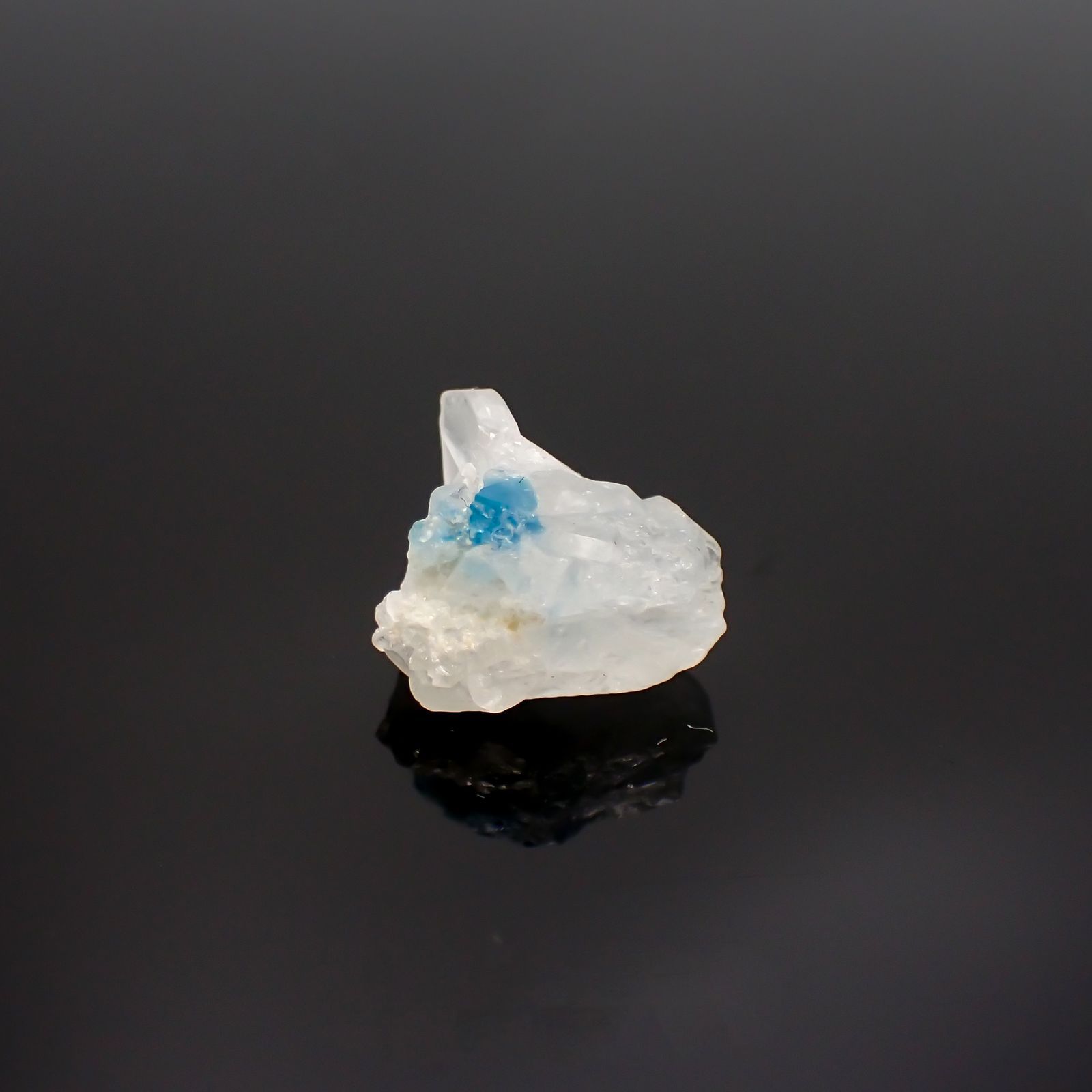 ユークレース 原石 ブラジル産 4.95ct[220115354]12.5x11.9mm前後