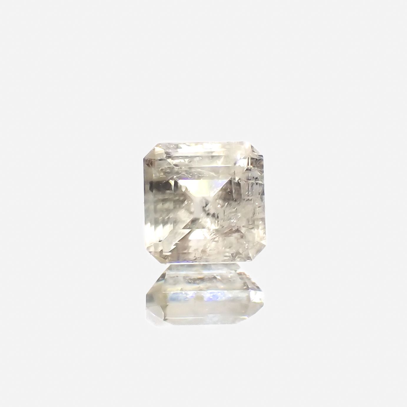 メライト(宝石名メライト)ハンガリー/ドイツ産 0.248ct ソ付(日独)[230823294]4.27x4.25mm前後