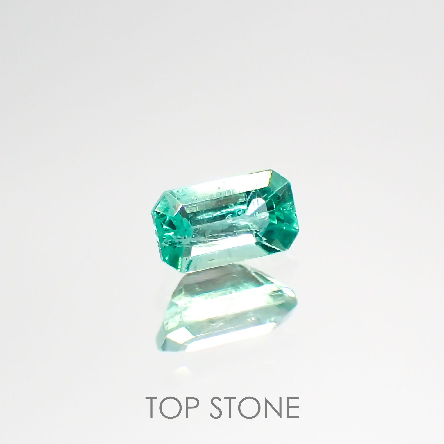エメラルド(宝石名エメラルド) ザンビア産 0.27ct 識別済[210812993]4.9×2.8mm前後