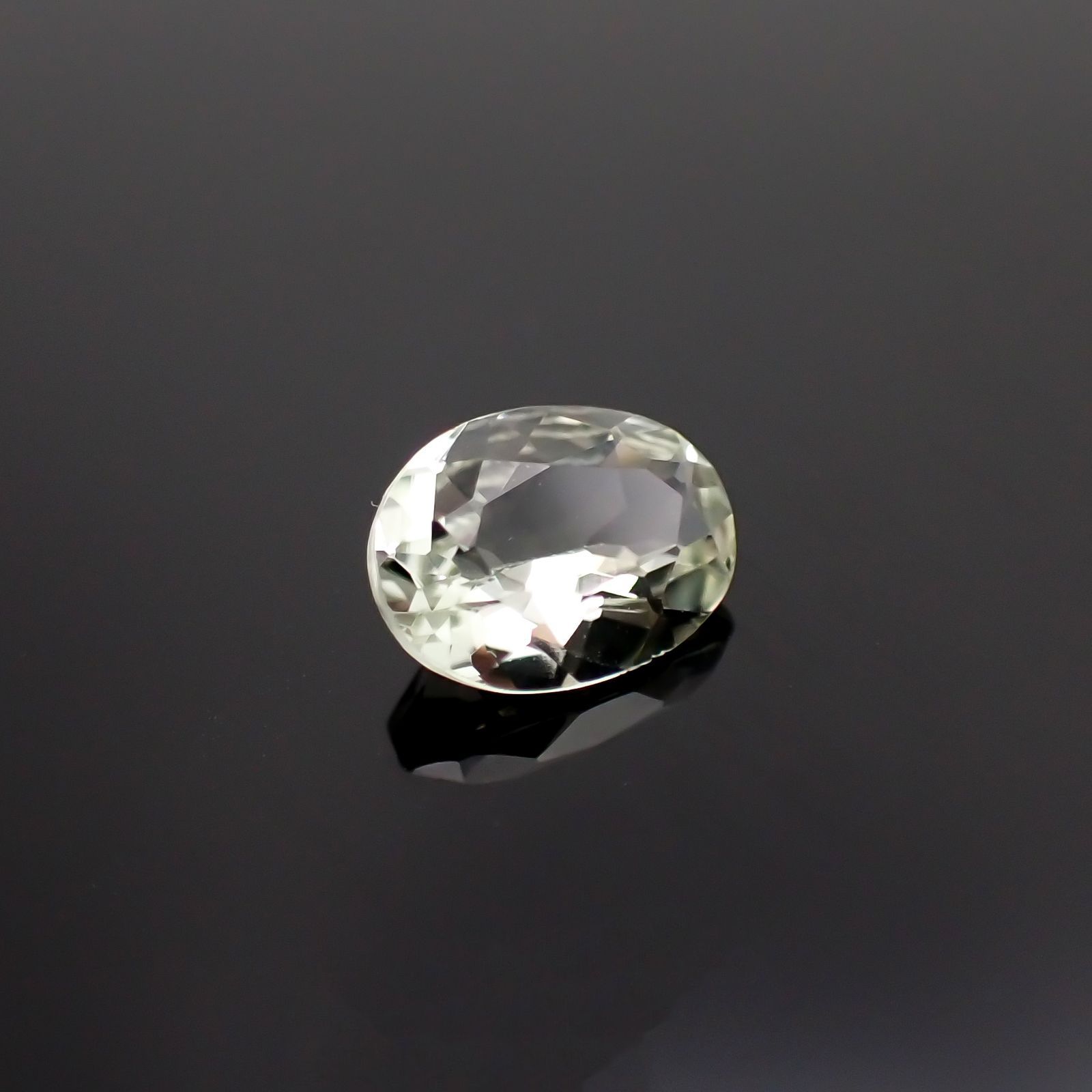 シリマナイト(宝石名シリマナイト)インド産 識別済 1.30ct / 8x6.1mm前後 [221018465]