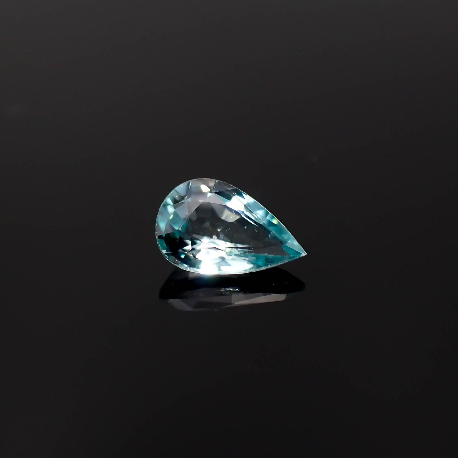 グランディディエライト(宝石名グランディディエライト)マダガスカル産 0.34ct 識別済[230622405]6.2x3.9mm前後