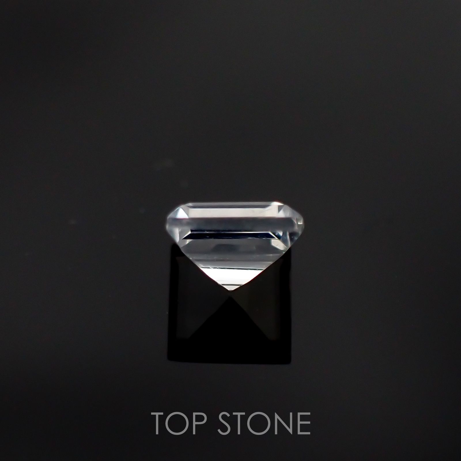 レインボームーンストーン(アンデシンラブラドライト)  インド・ビハール産 ルース 0.61ct[210611281]5×4.9mm前後