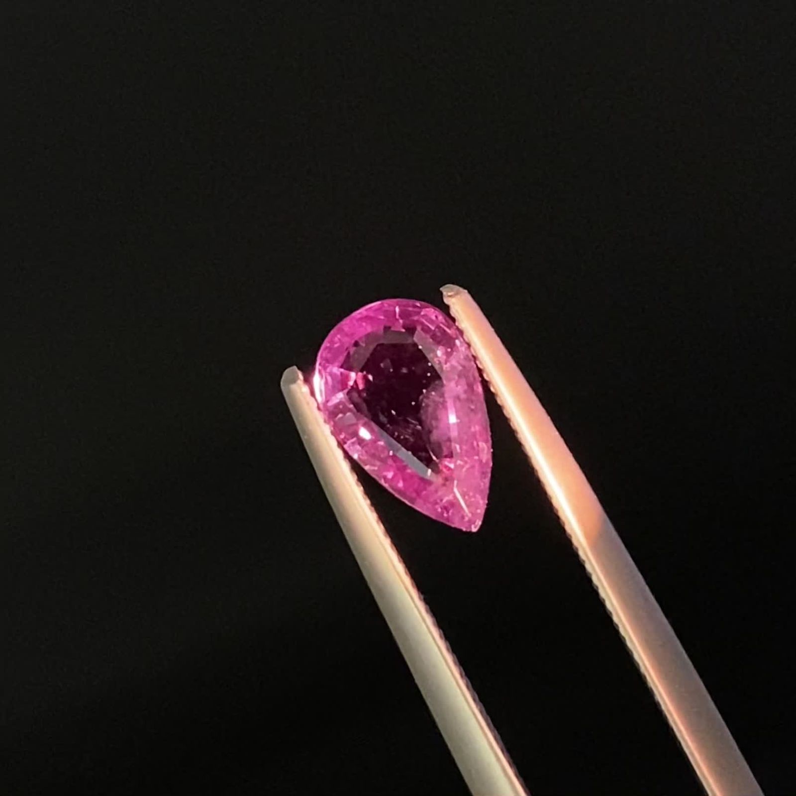 アレキサンドライト(宝石名アレキサンドライト)ブラジル産 1.25ct Gübelin鑑付[231224529]8.75x5.65mm前後 | TOP  STONE(トップストーン)