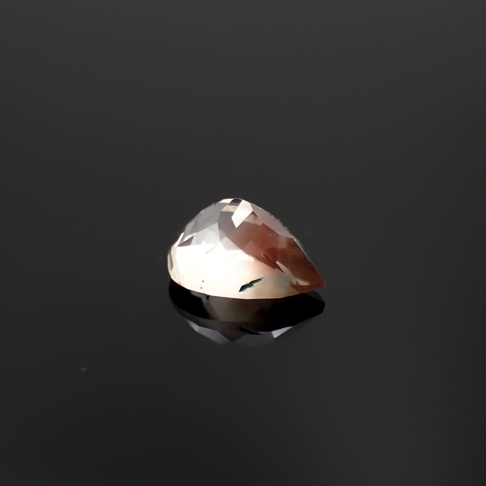パーティカラーオレゴンサンストーン アメリカ・オレゴン州産 1.17ct / 8x5.9mm前後 [230722843]