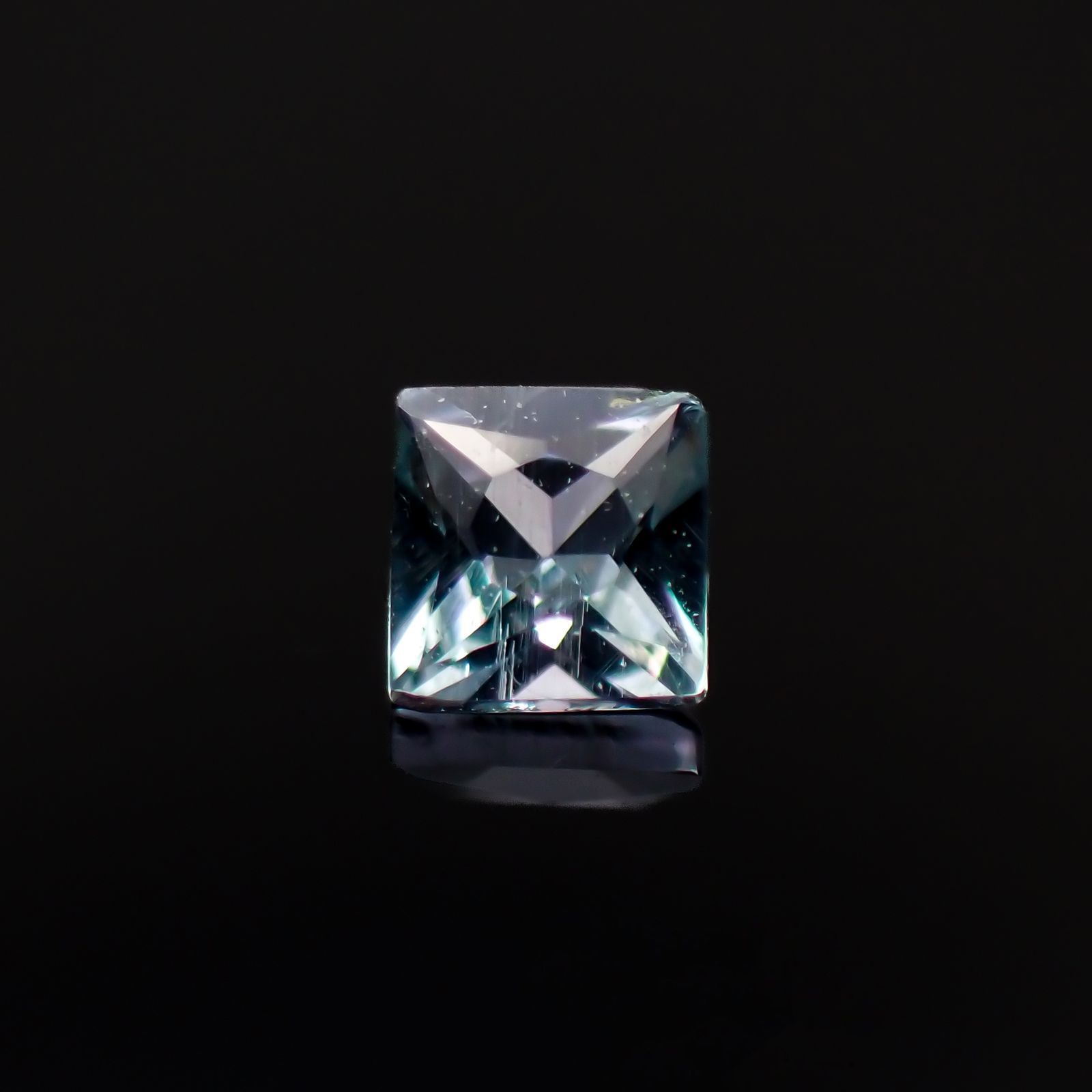 ◇プリンセスカット◇ブルーグリーンコーネルピン(宝石名コーネルピン)タンザニア産 0.092ct 識別済[221219239]2.2x2.2mm前後