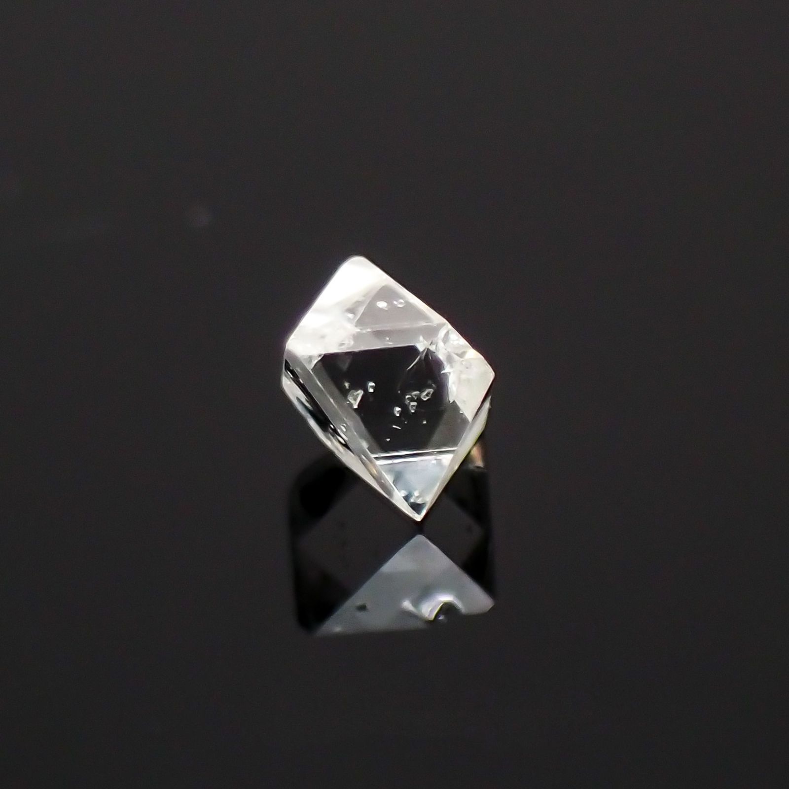 ソーヤブルダイヤモンド(宝石名ダイアモンド) ロシア産 原石・結晶 0.051ct 識別済[210410543]2.6×2.3mm前後