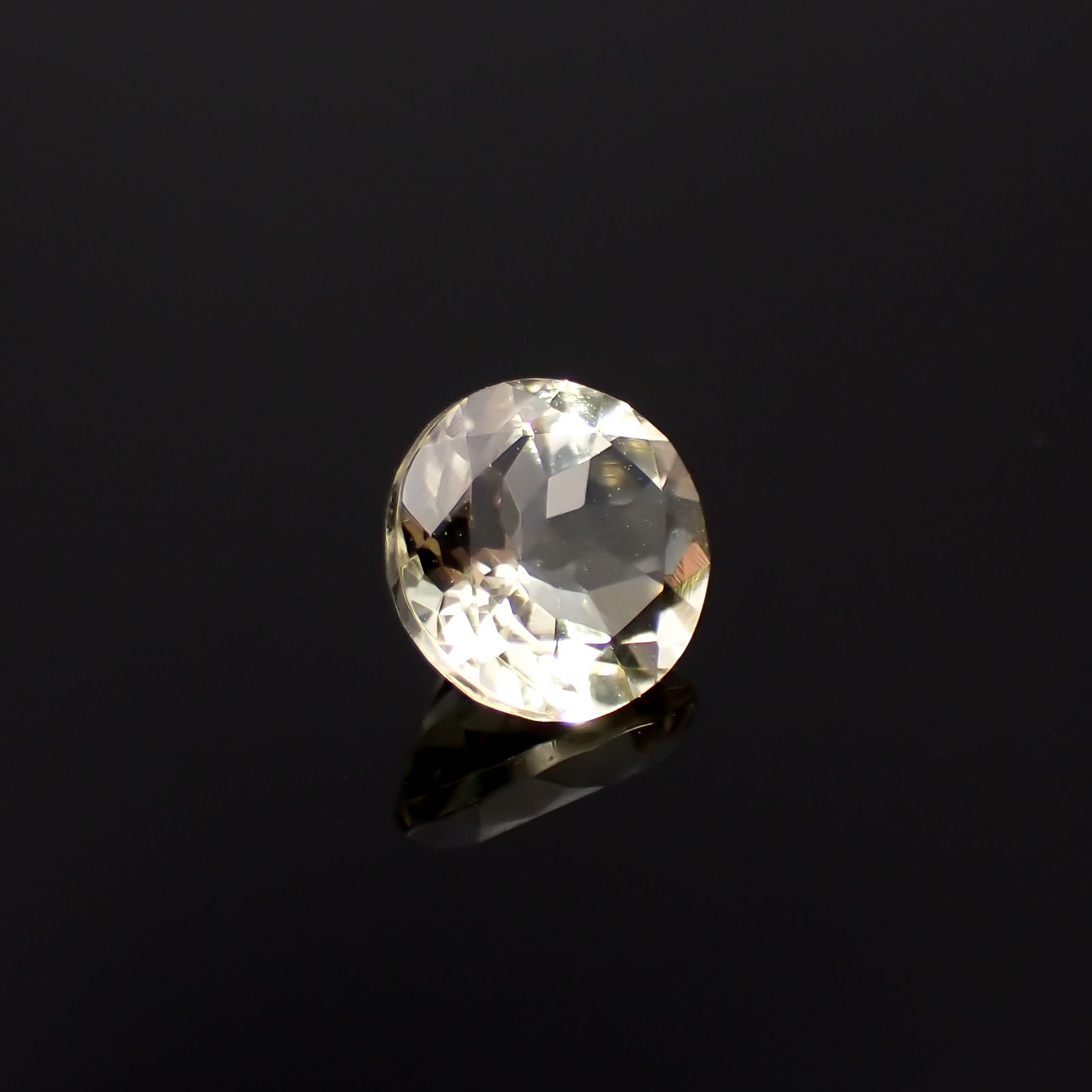 イエロースキャポライト フルオレッセンス(宝石名スキャポライト)タンザニア産 1.11ct 識別済[230722658]6.9x6.9mm前後